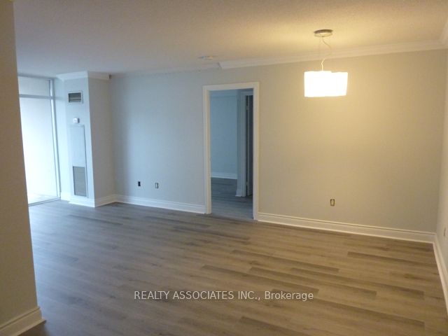 880 Grandview Way 801, Toronto, ON M2N 7B2 photo 4