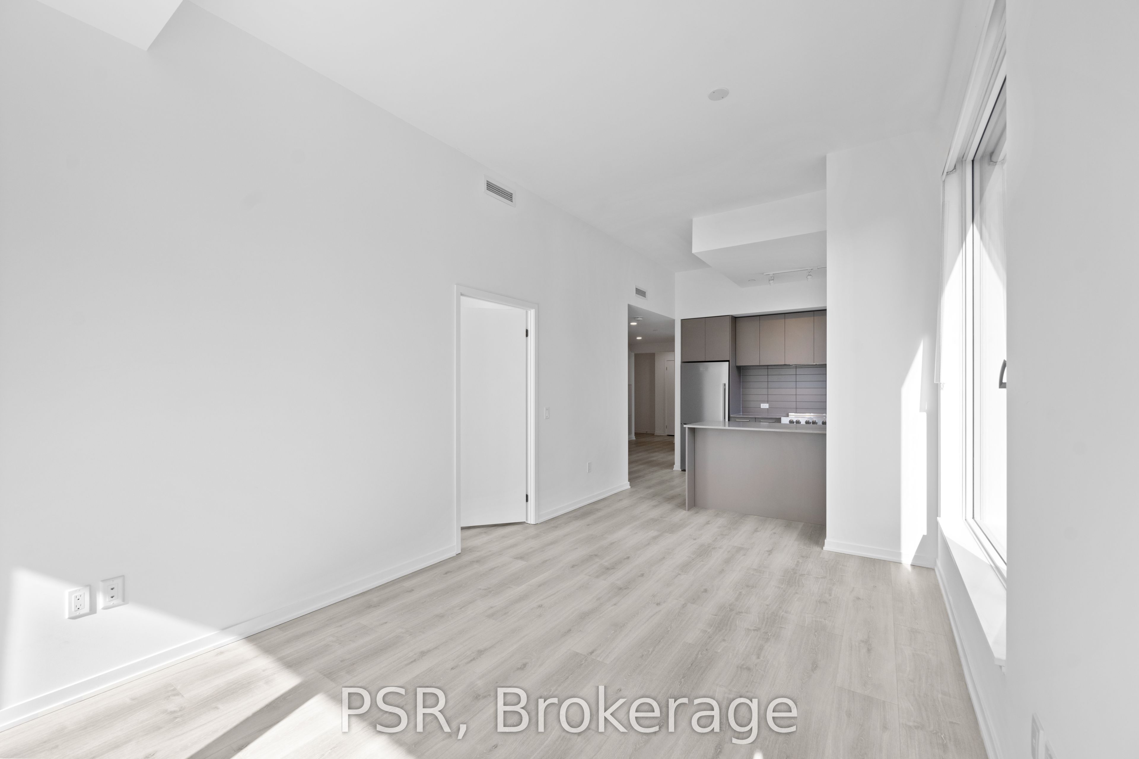 101 Roehampton Avenue 708, Toronto, ON M4P 2W2 photo 4