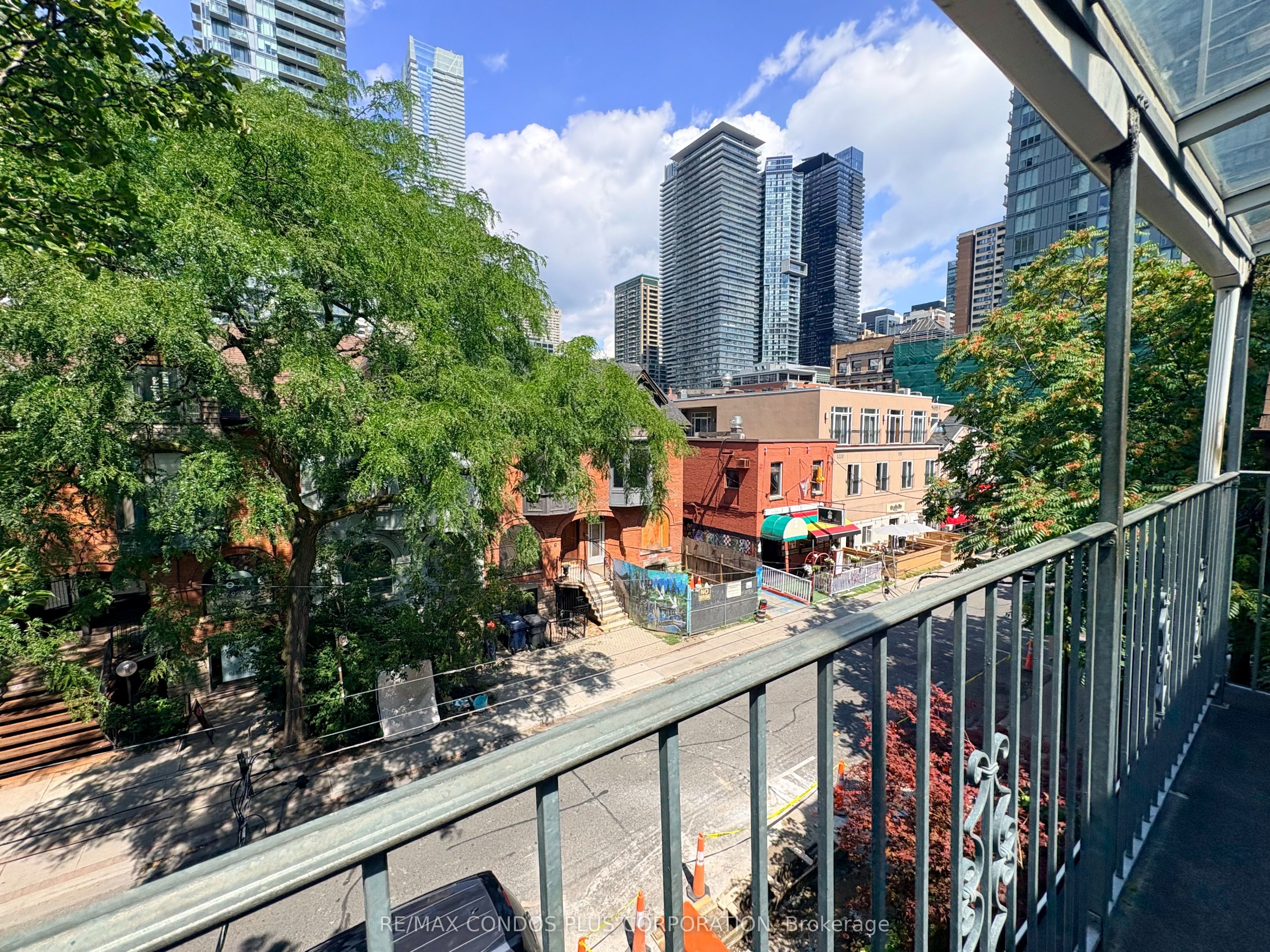 15 Irwin Avenue, Toronto, ON M4Y 1L1