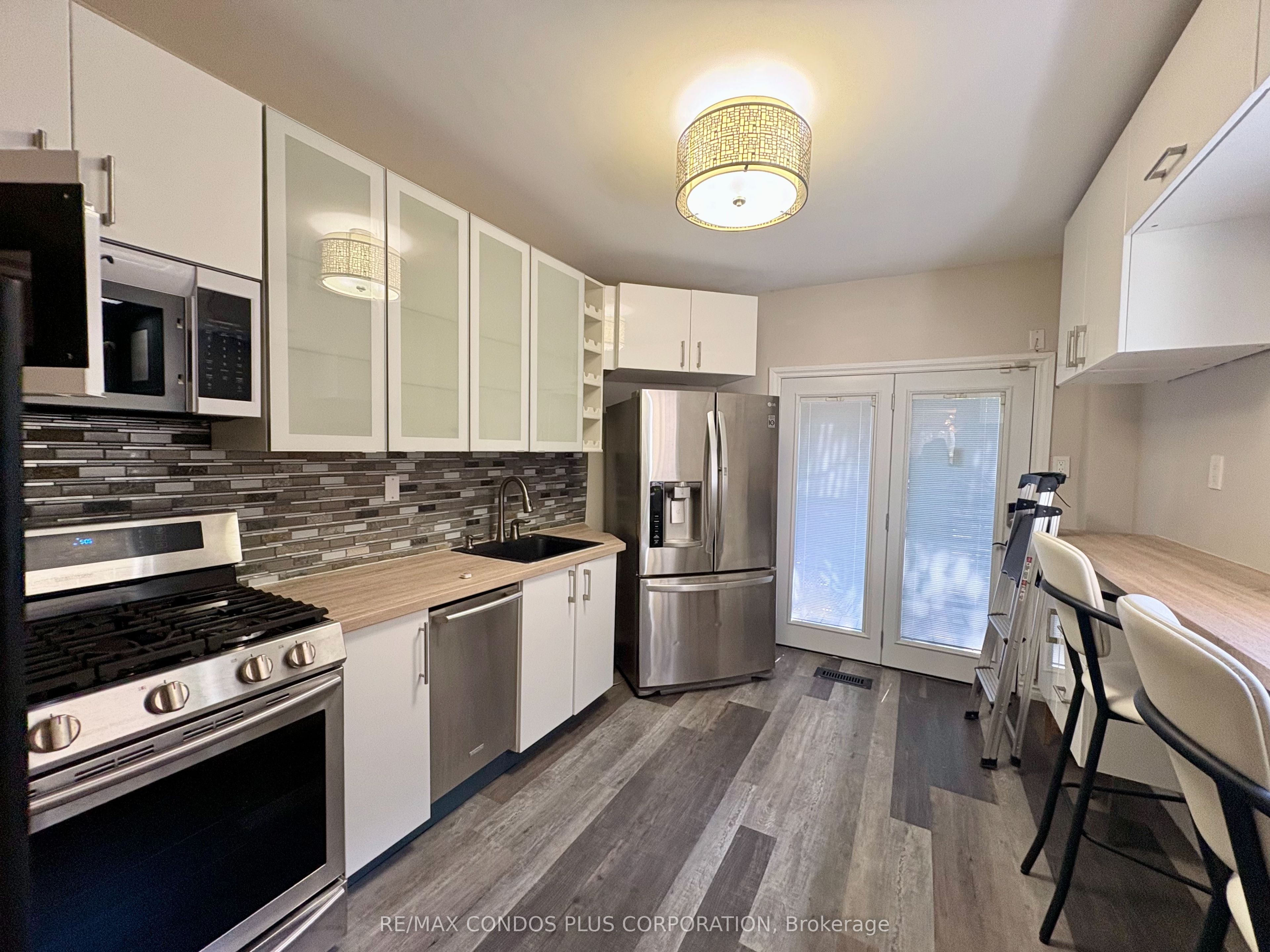 15 Irwin Avenue, Toronto, ON M4Y 1L1 photo 2
