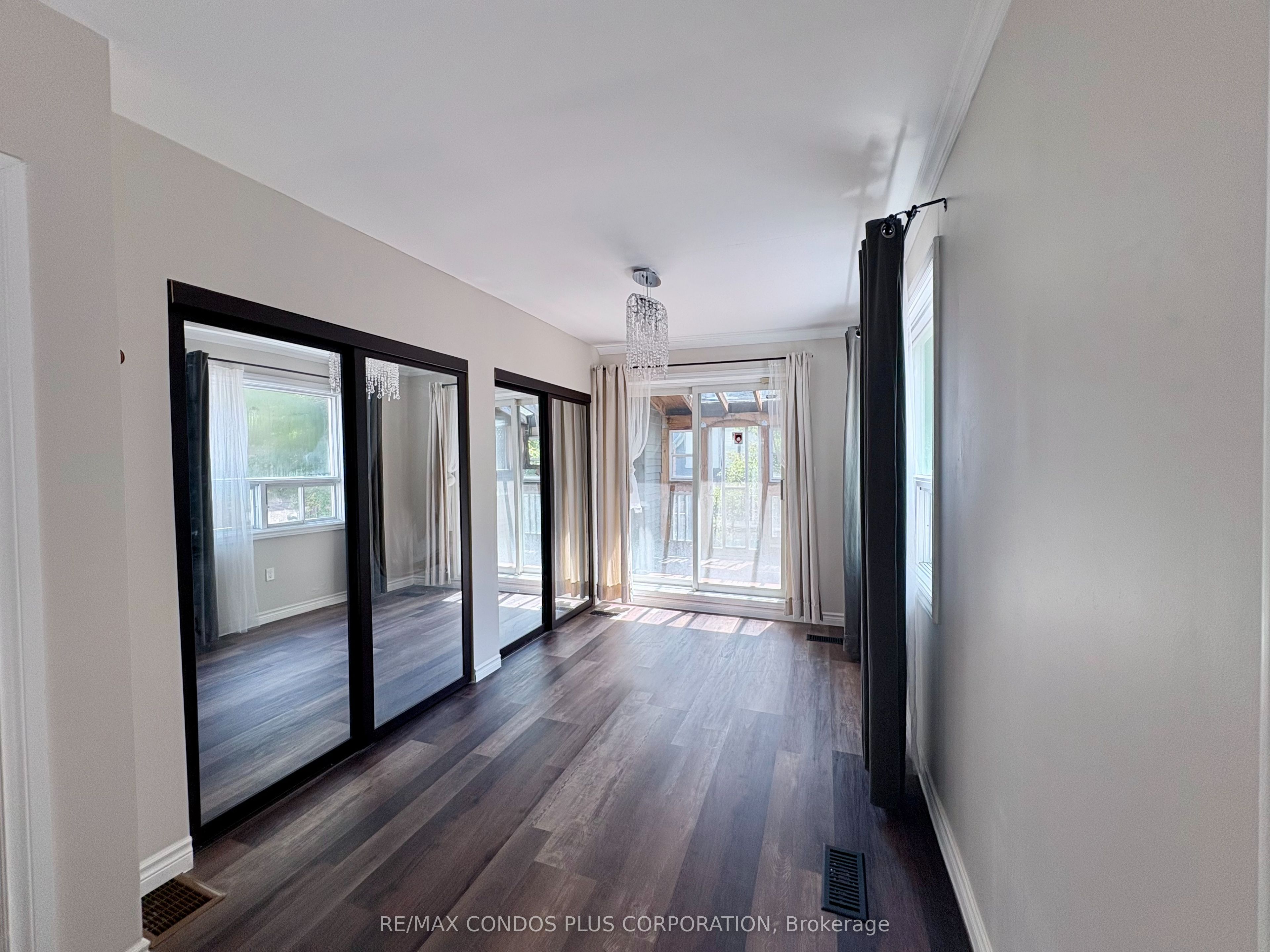 15 Irwin Avenue, Toronto, ON M4Y 1L1 photo 3
