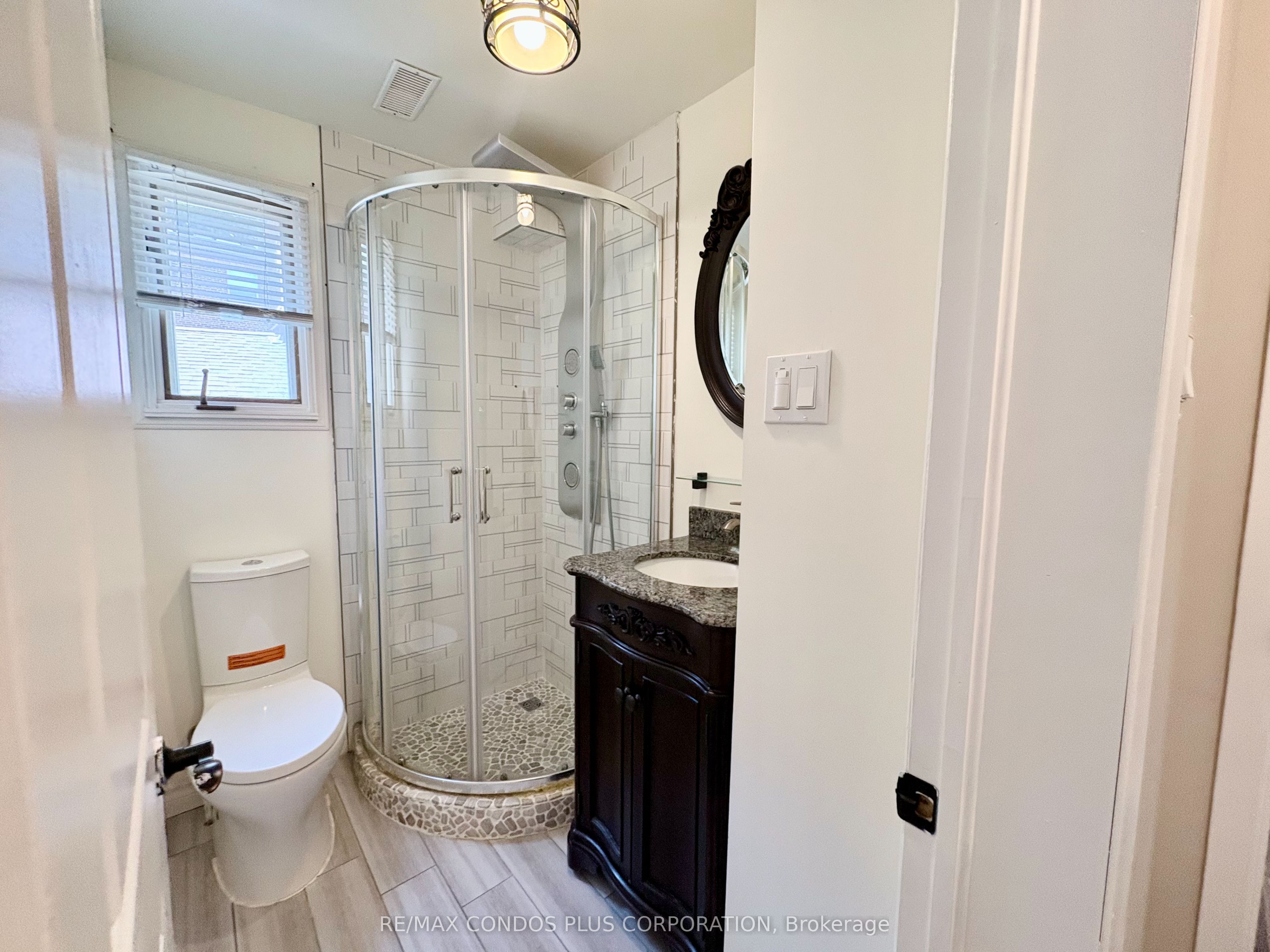 15 Irwin Avenue, Toronto, ON M4Y 1L1 photo 4