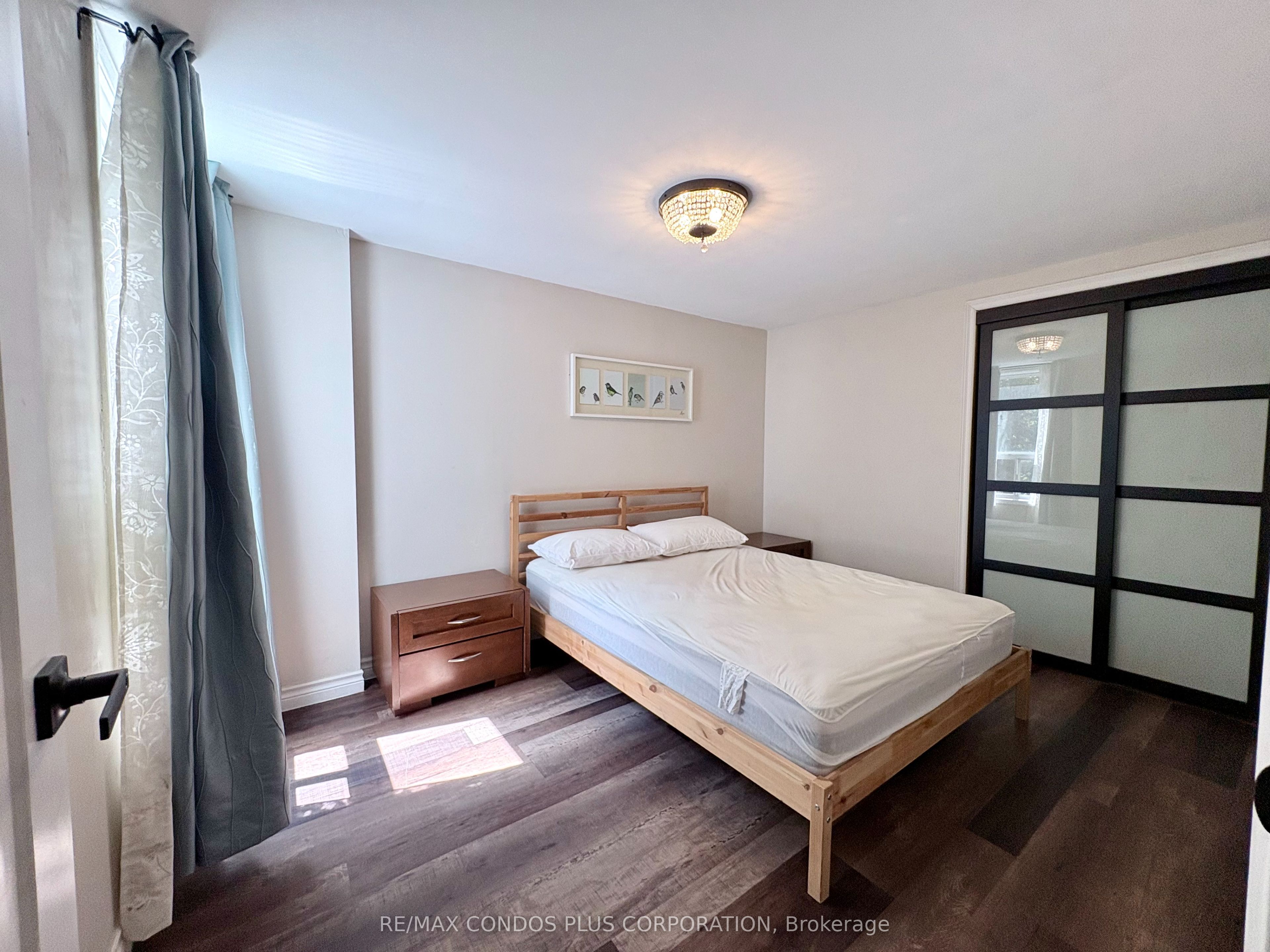 15 Irwin Avenue, Toronto, ON M4Y 1L1 photo 5
