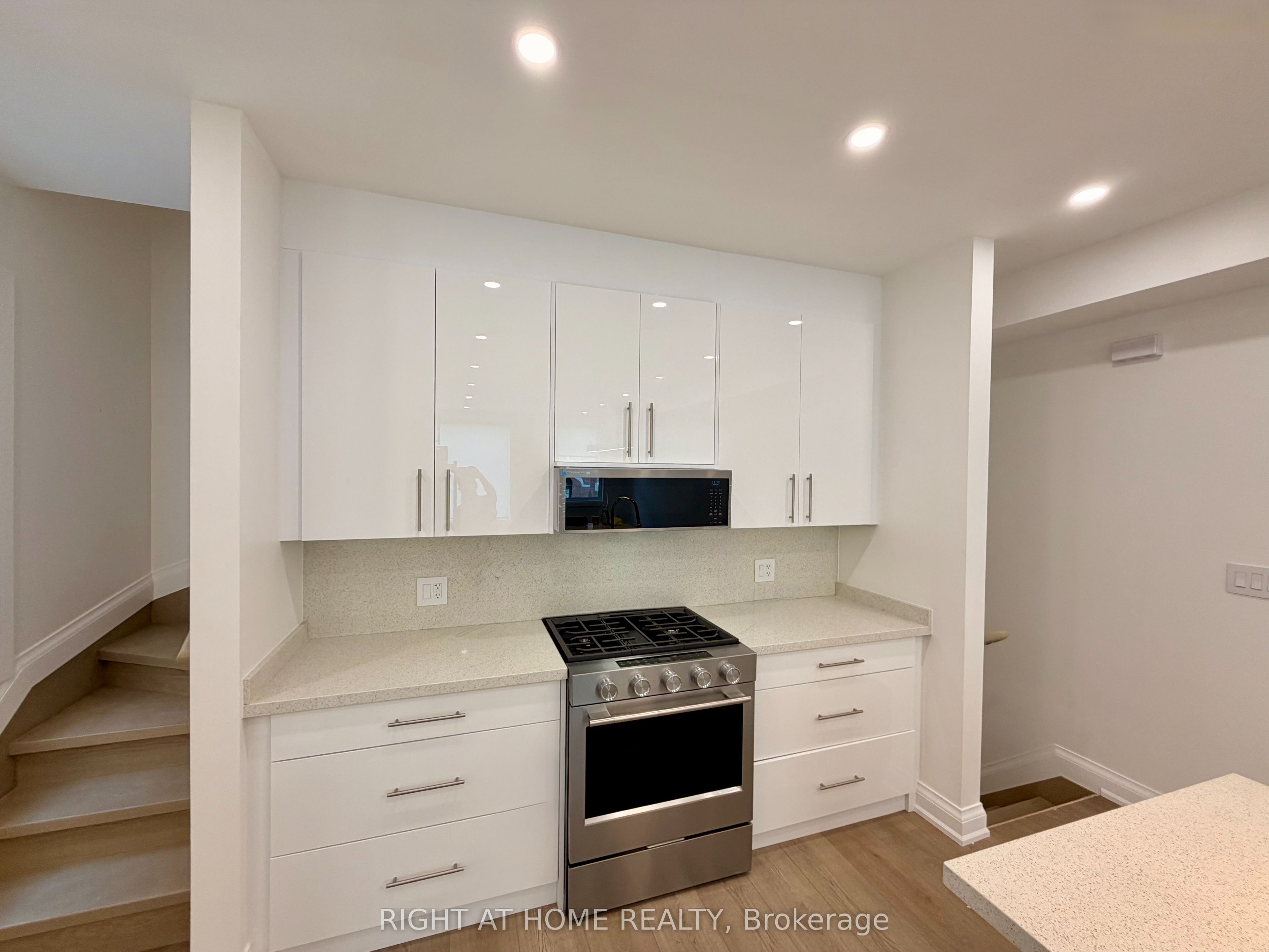 57 Hepbourne Street 2, Toronto, ON M6H 1K4 photo 3