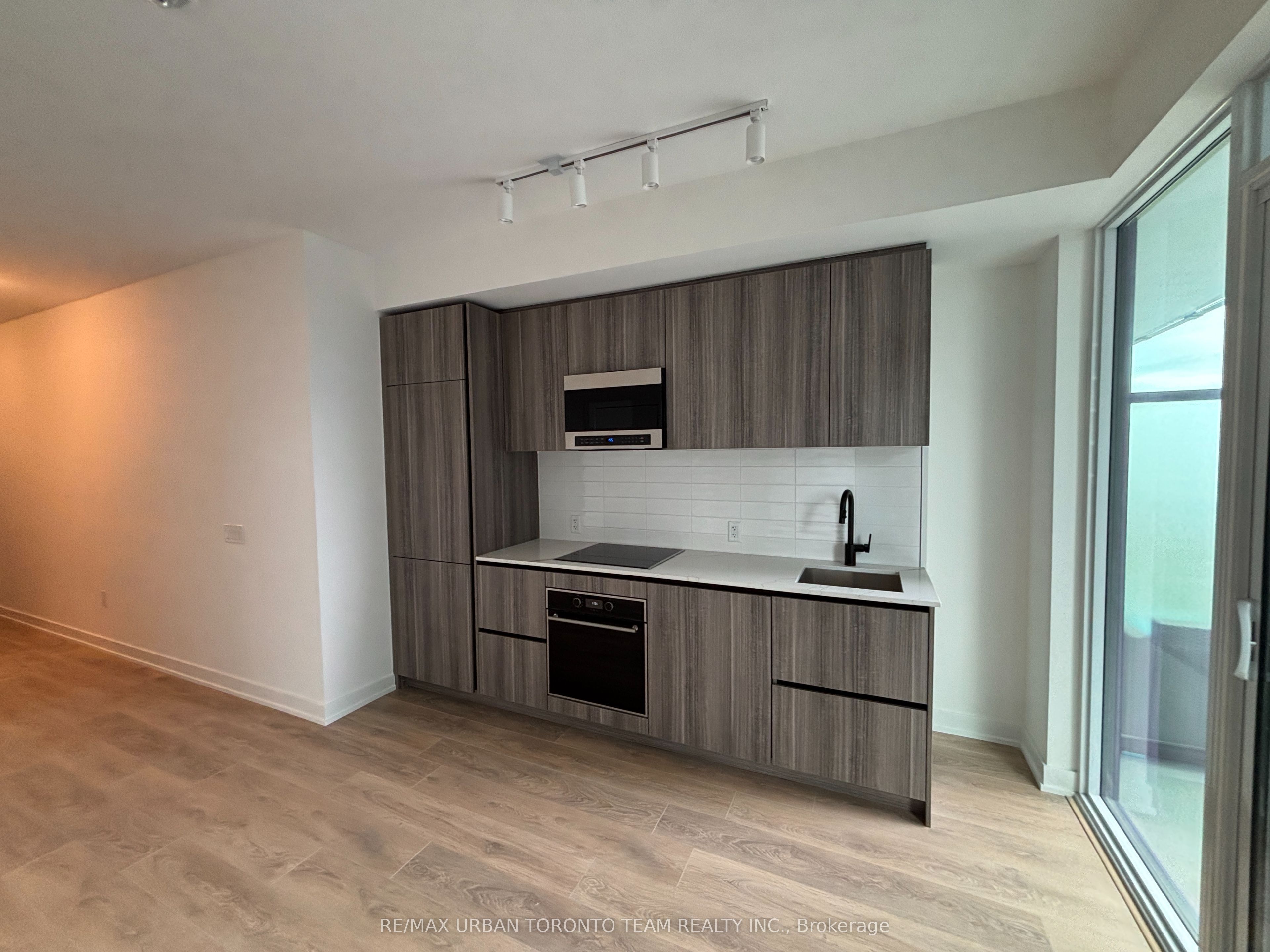 117 Broadway Avenue 3012, Toronto, ON M4P 1V3 photo 4