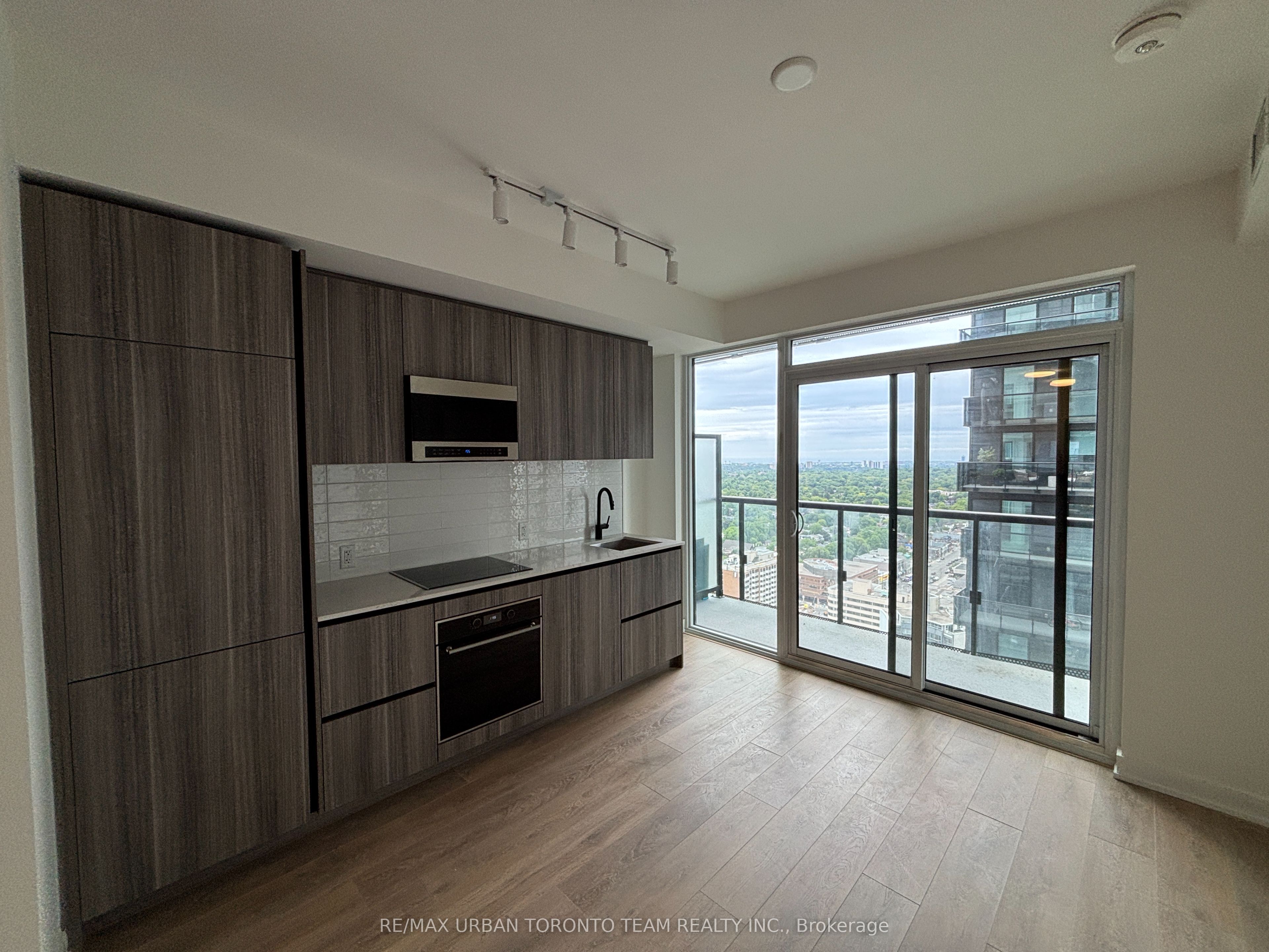 117 Broadway Avenue 3012, Toronto, ON M4P 1V3 photo 5