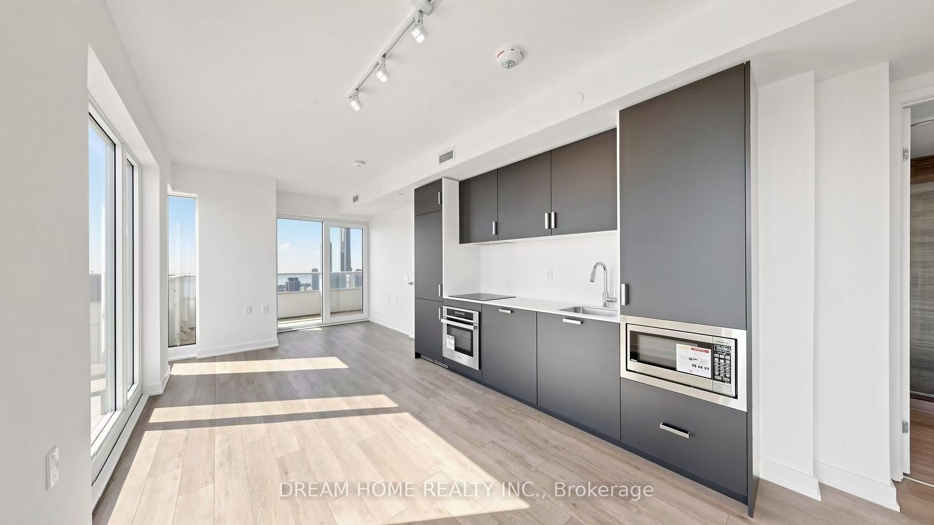 88 Queen Street E 4303, Toronto, ON M5C 0B6 photo 4