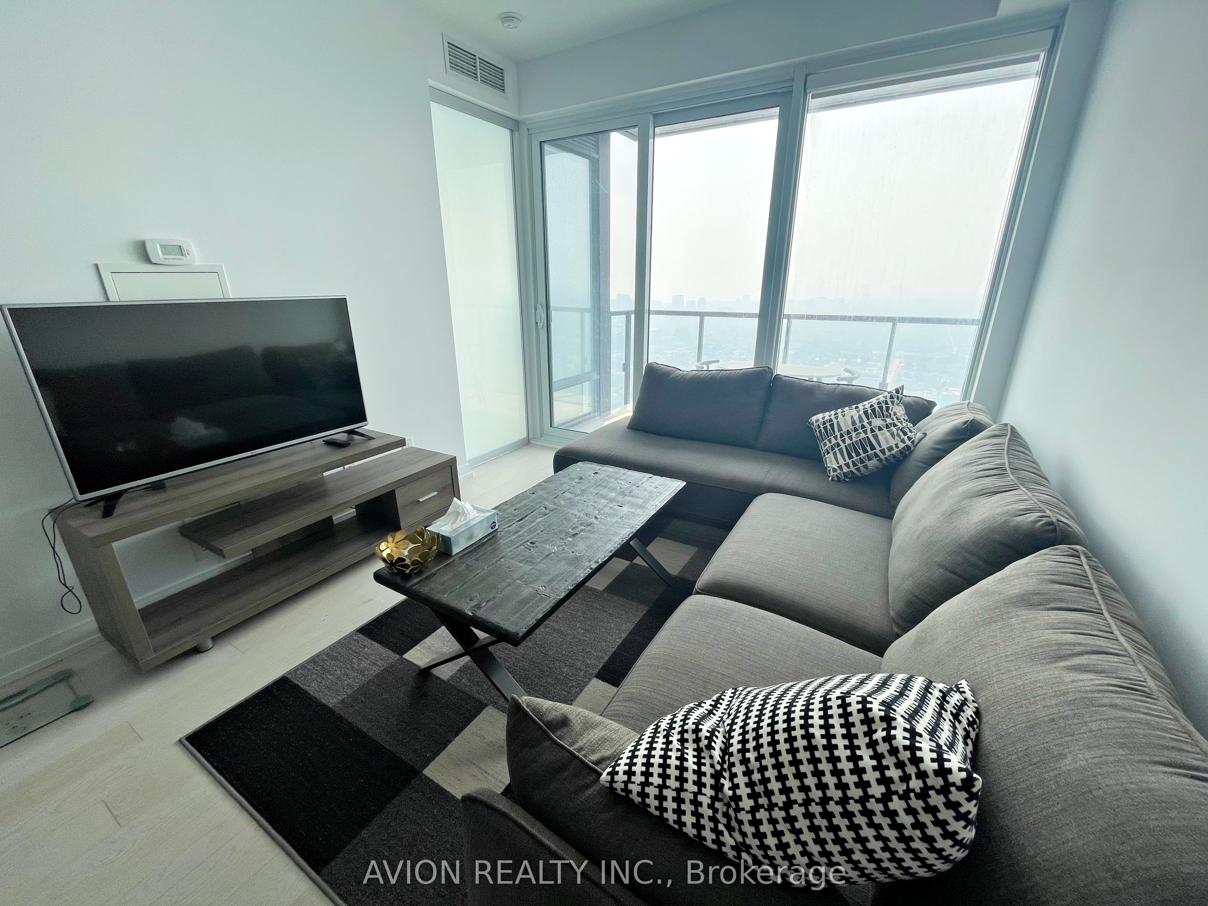 488 University Avenue 4711, Toronto, ON M5G 0C1 photo 4