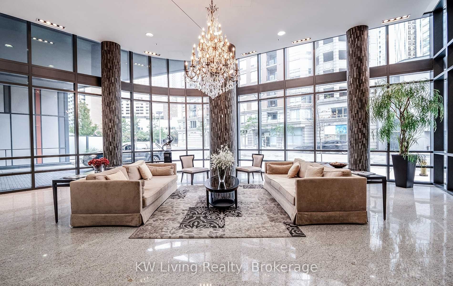 825 Church Street 2801, Toronto, ON M4W 3Z4 photo 2