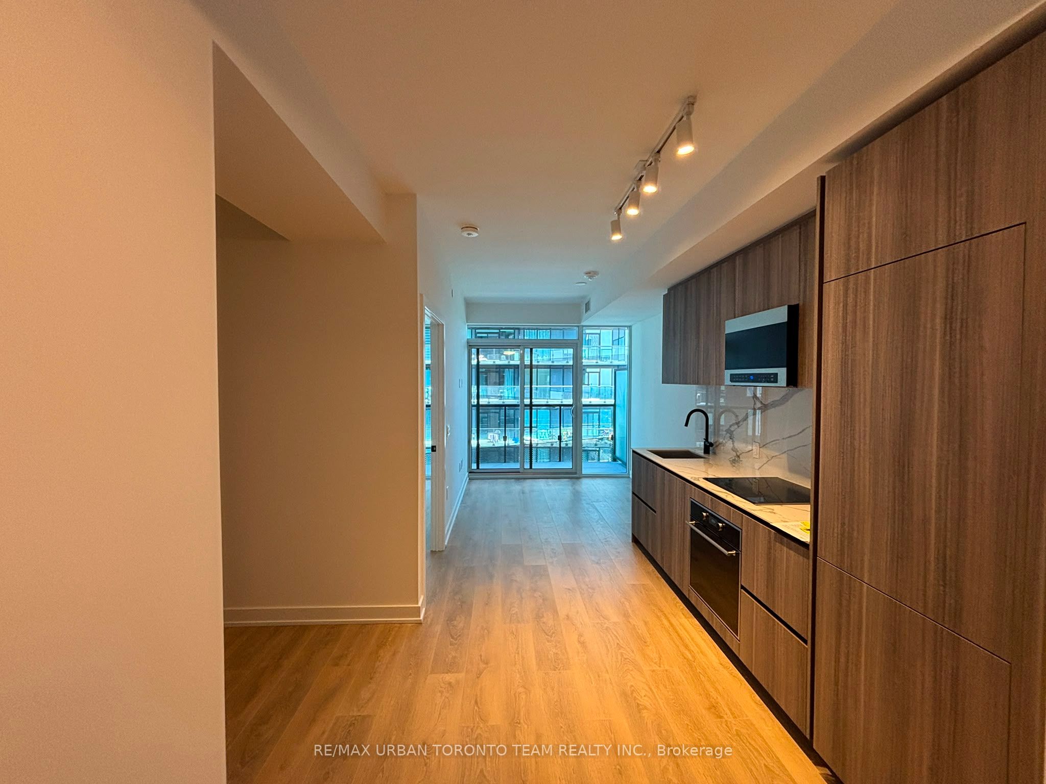 127 Broadway Avenue 3008, Toronto, ON M4P 1V4