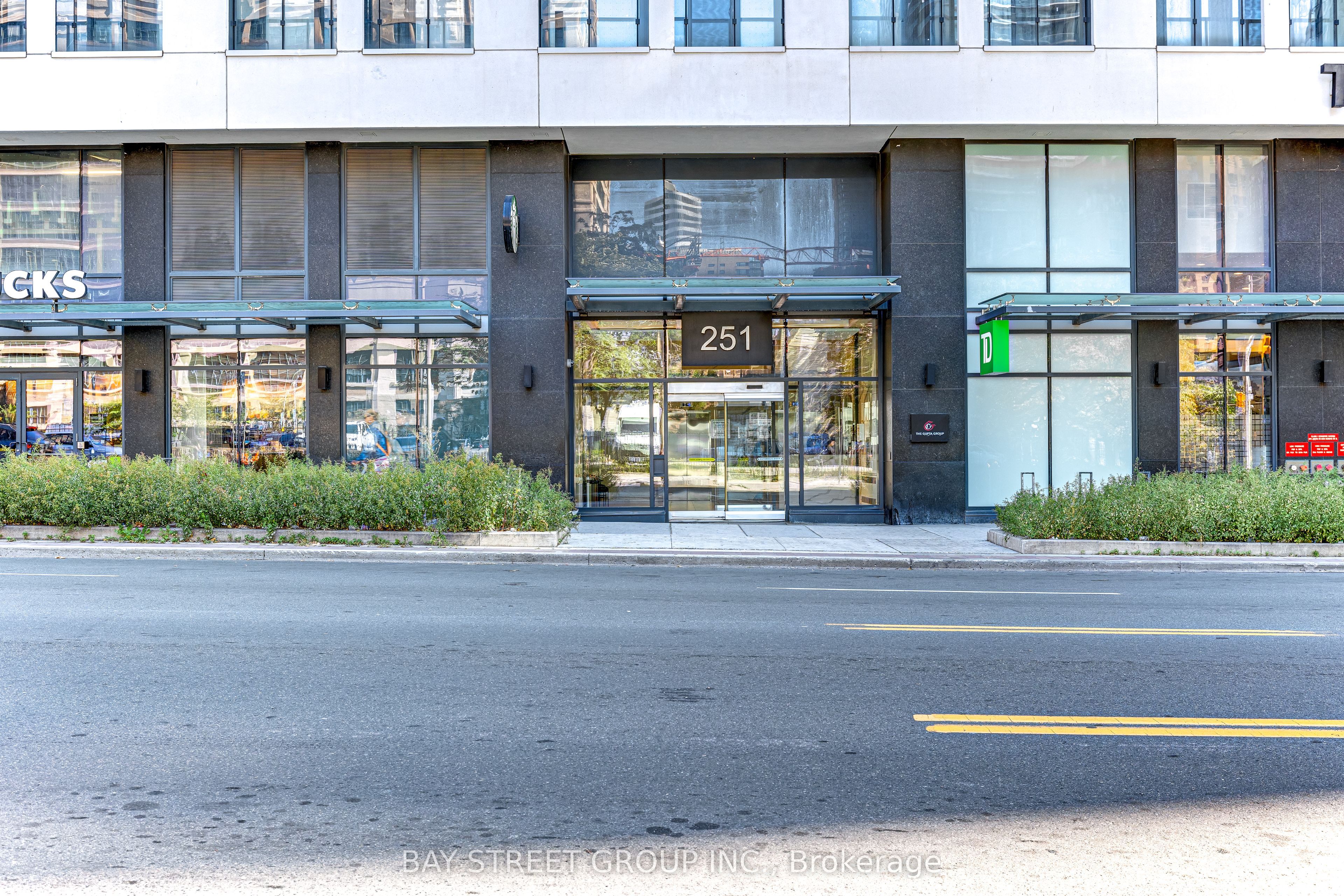 251 Jarvis Street 3809, Toronto, ON M5B 0C3 photo 2
