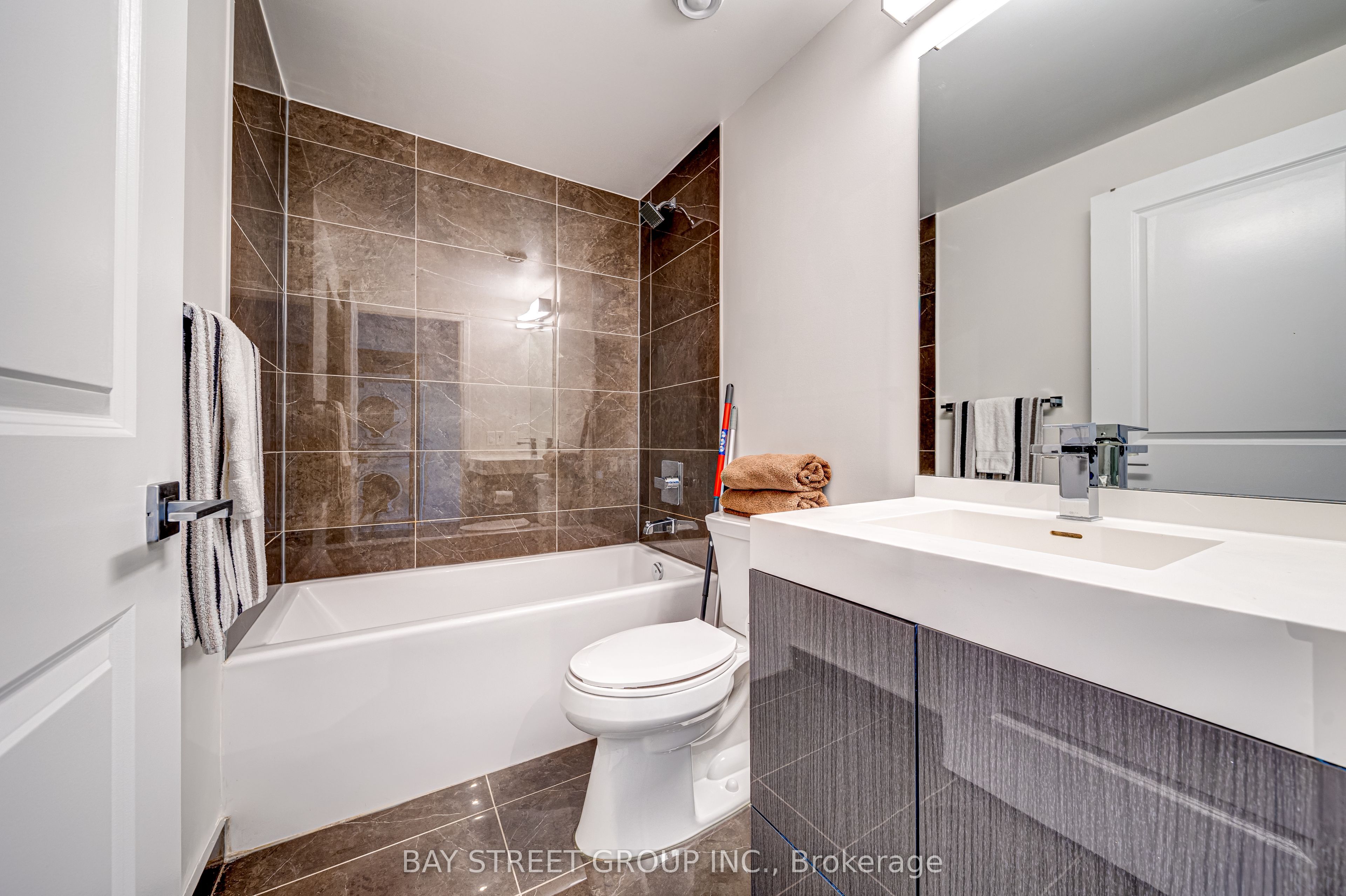 251 Jarvis Street 3809, Toronto, ON M5B 0C3 photo 5