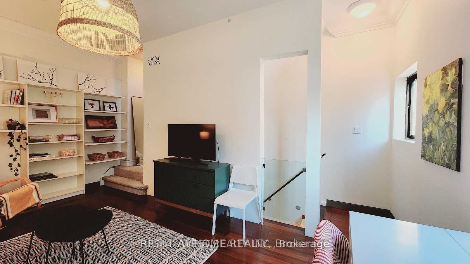 388 Manning Avenue Unit C, Toronto, ON M6G 2V7