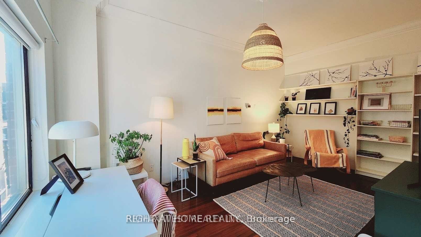 388 Manning Avenue Unit C, Toronto, ON M6G 2V7 photo 2