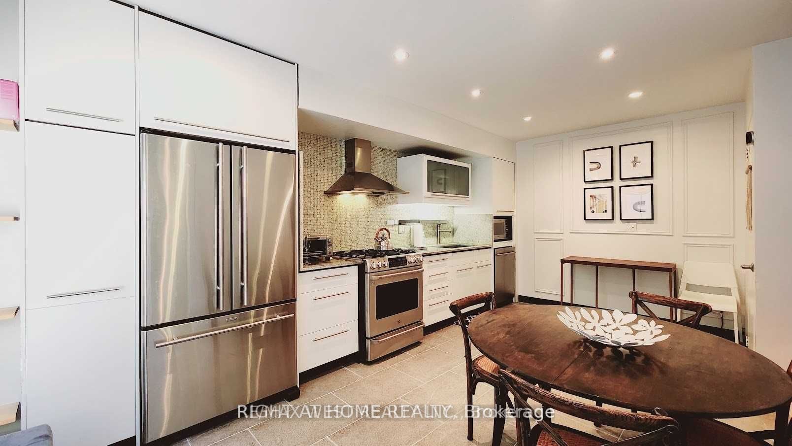 388 Manning Avenue Unit C, Toronto, ON M6G 2V7 photo 3