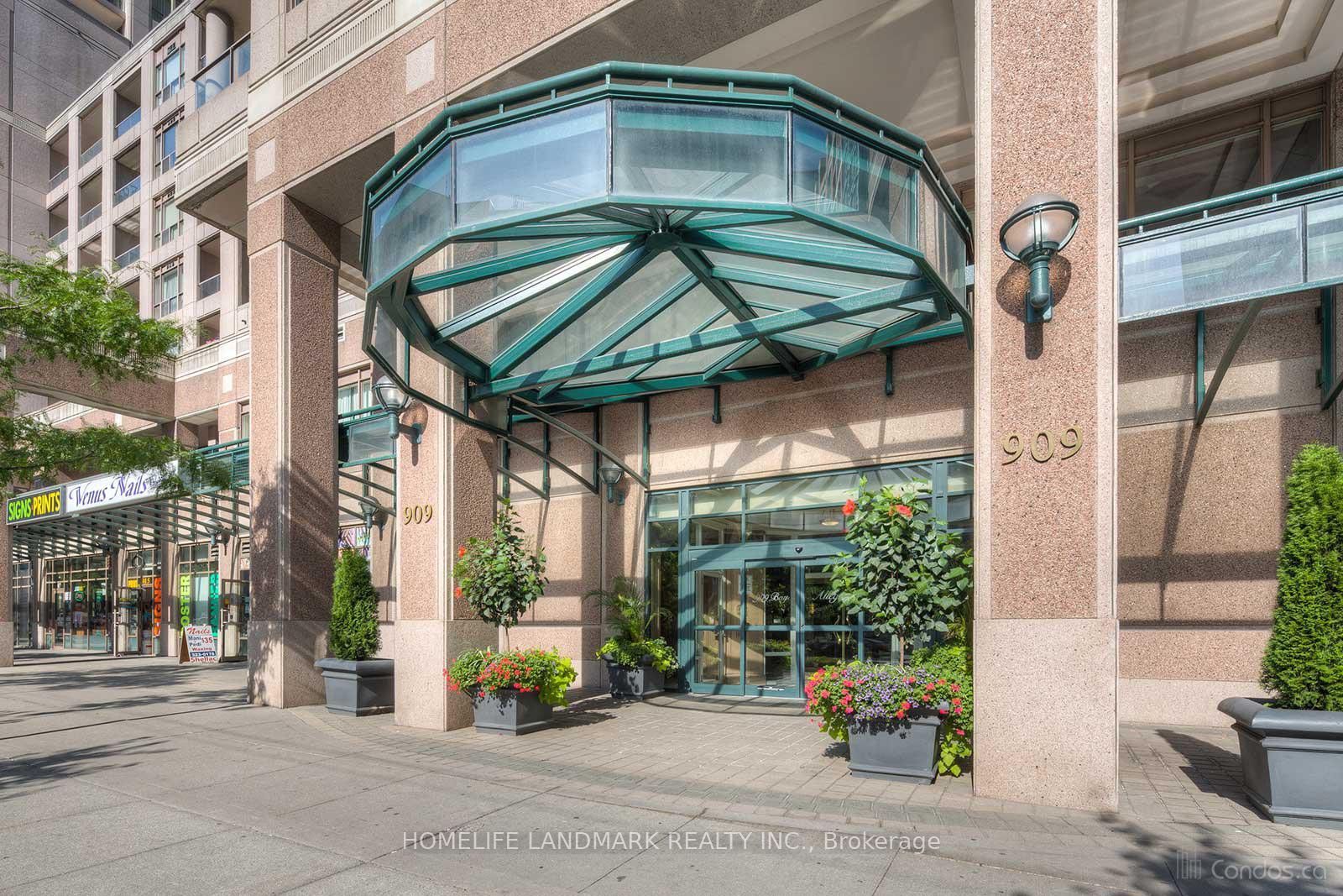 909 Bay Street 808, Toronto, ON M5S 3G2 photo 2