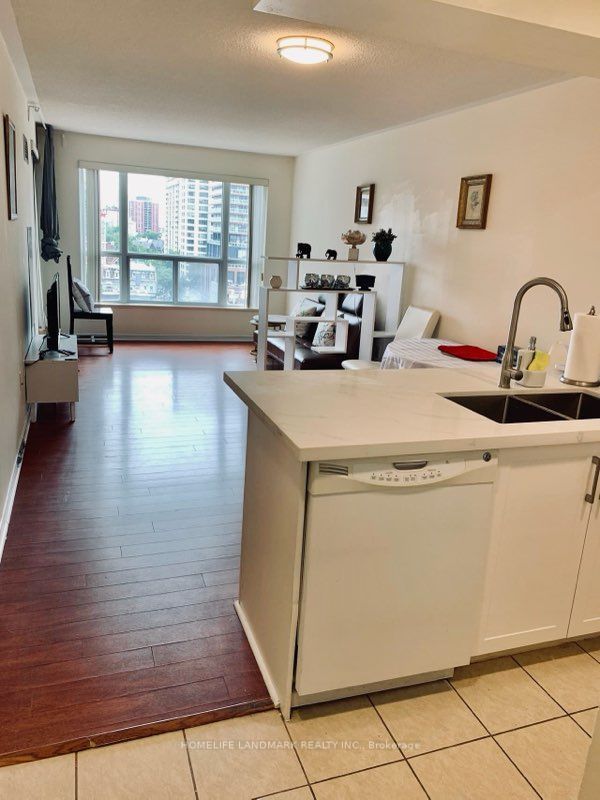 909 Bay Street 808, Toronto, ON M5S 3G2 photo 3