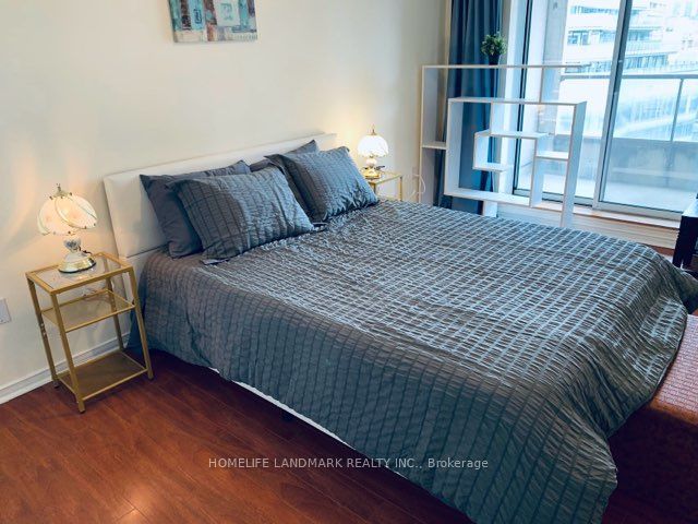 909 Bay Street 808, Toronto, ON M5S 3G2 photo 4