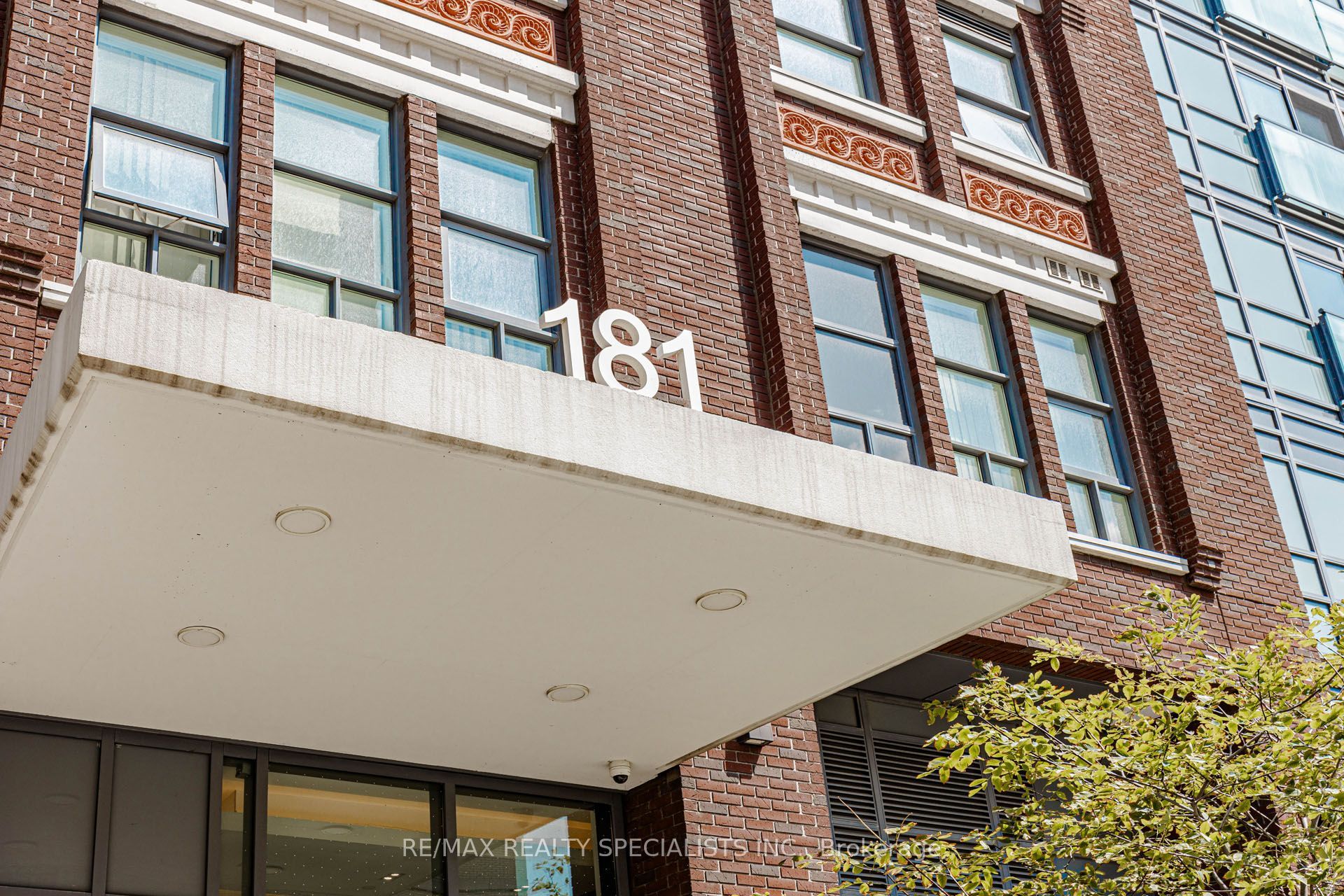 181 Huron Street 604, Toronto, ON M5T 0C1 photo 2