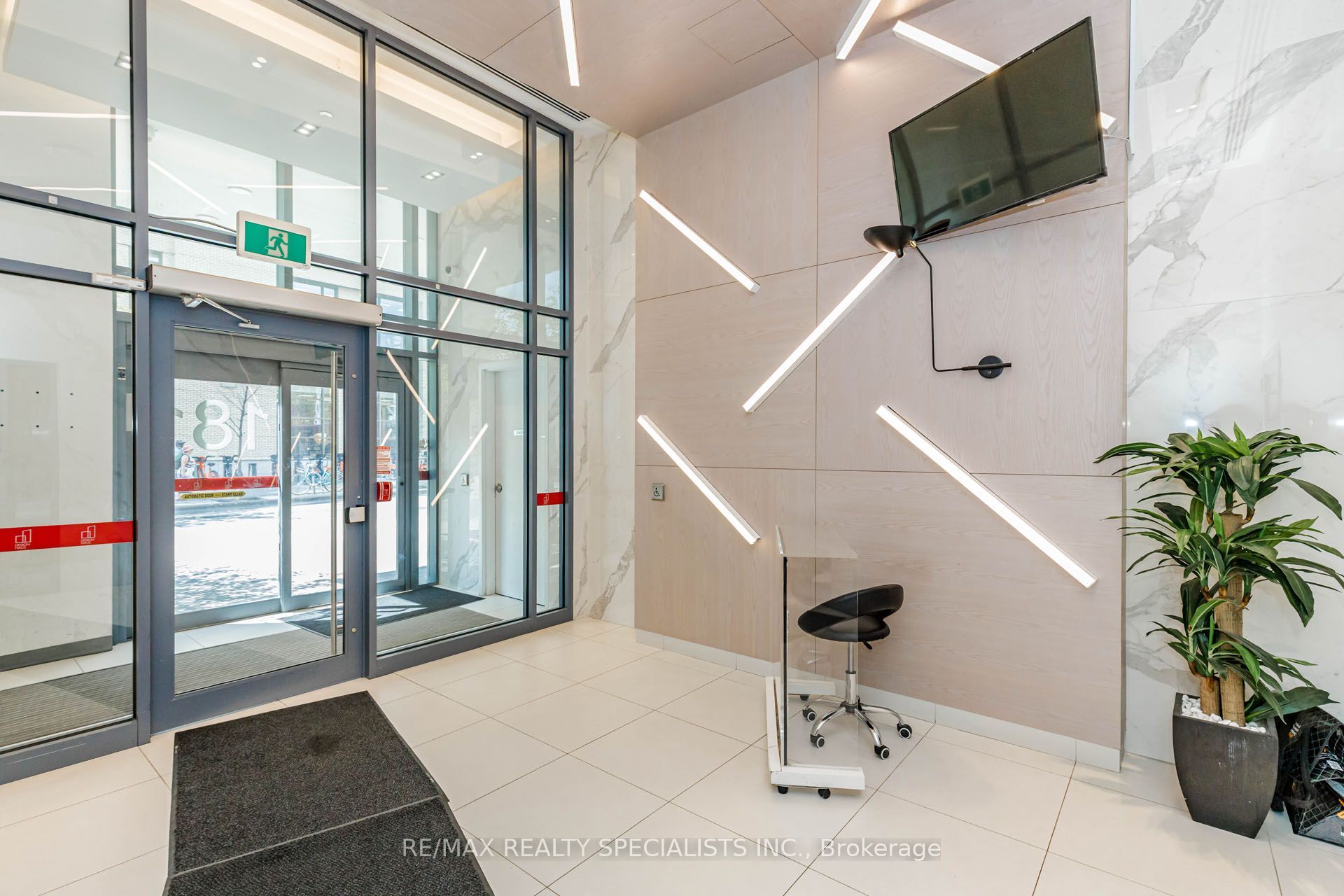 181 Huron Street 604, Toronto, ON M5T 0C1 photo 3