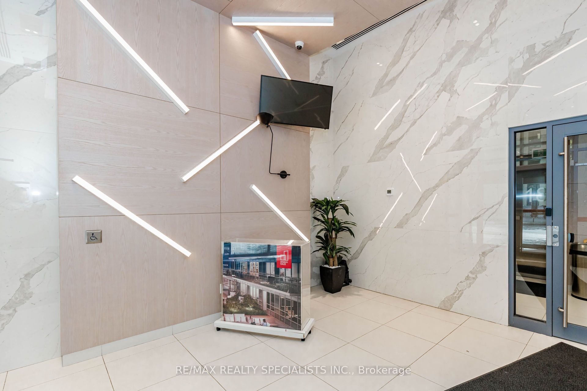 181 Huron Street 604, Toronto, ON M5T 0C1 photo 4