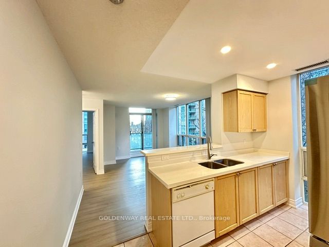 28 Olive Avenue 312, Toronto, ON M2N 4N5 photo 3