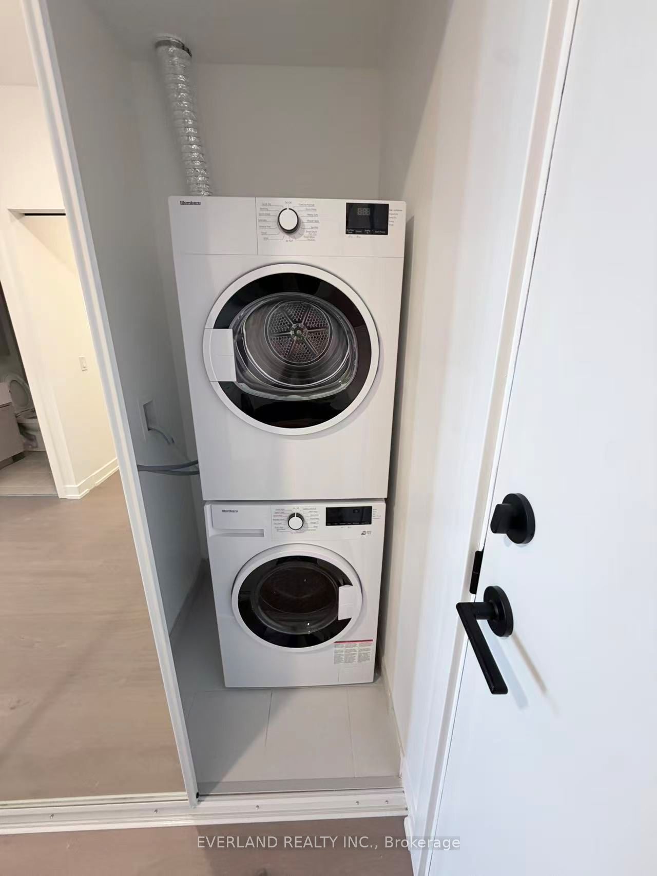 91 Montclair Avenue 717, Toronto, ON M5P 0B1 photo 2