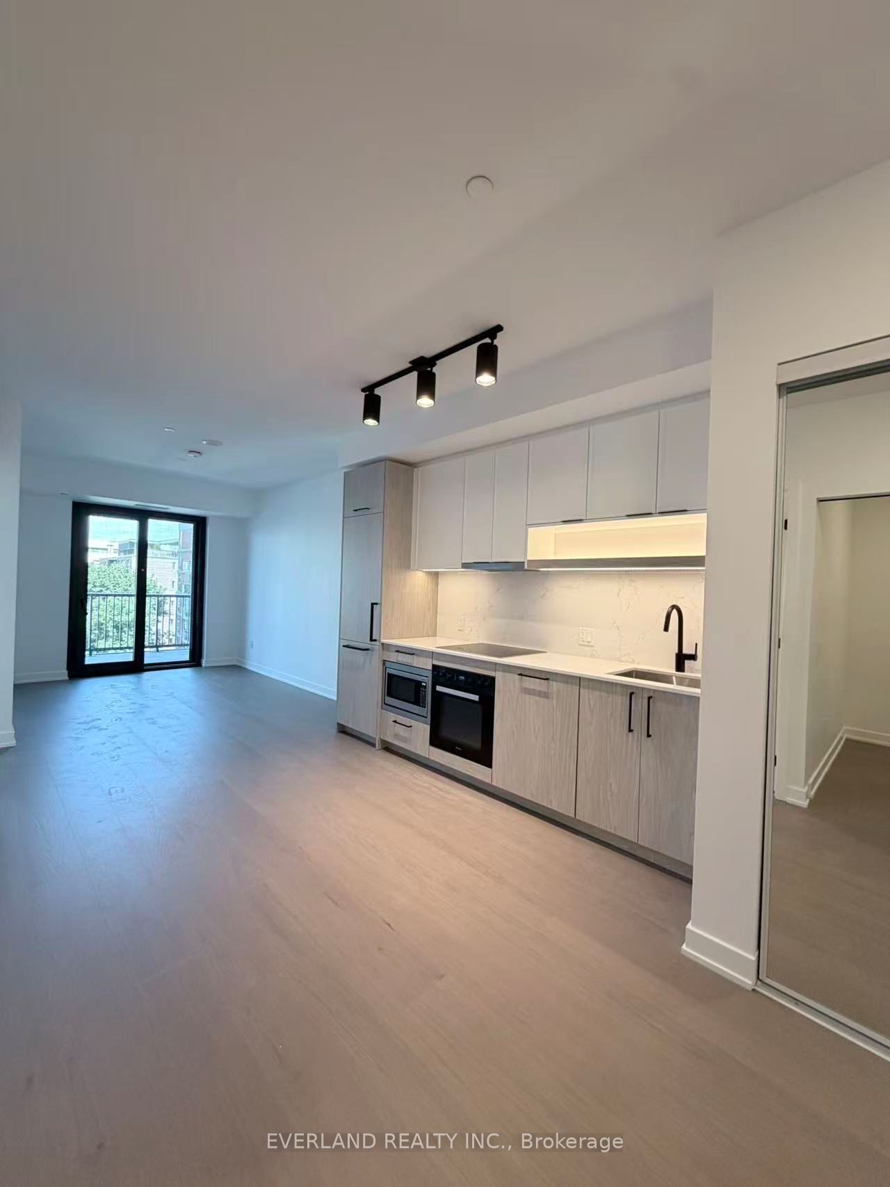 91 Montclair Avenue 717, Toronto, ON M5P 0B1 photo 4