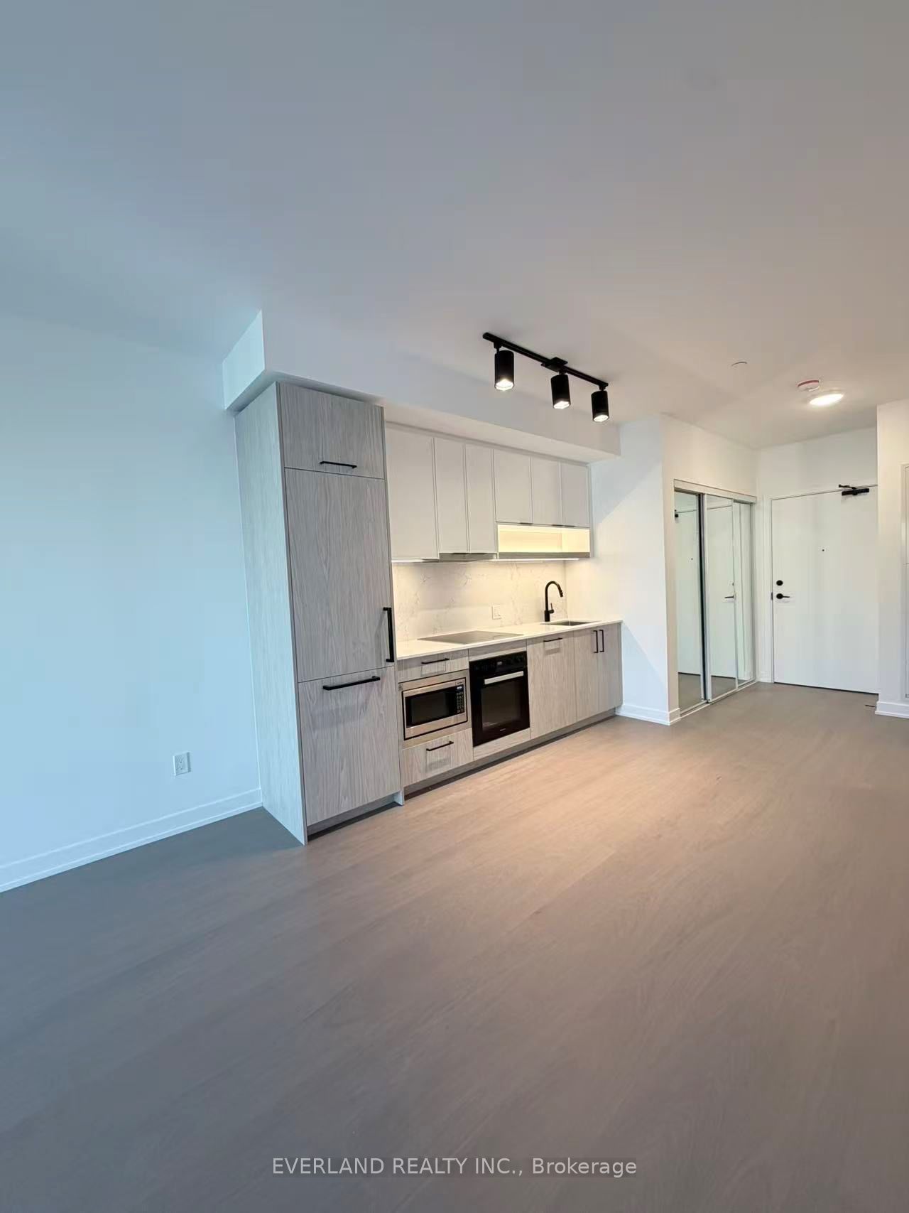 91 Montclair Avenue 717, Toronto, ON M5P 0B1 photo 5