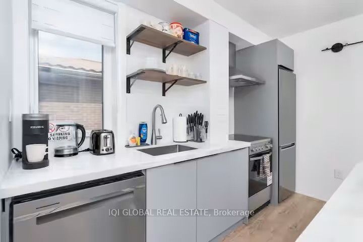 525 Ossington Avenue 2nd Floor, Toronto, ON M6G 3T3 photo 2