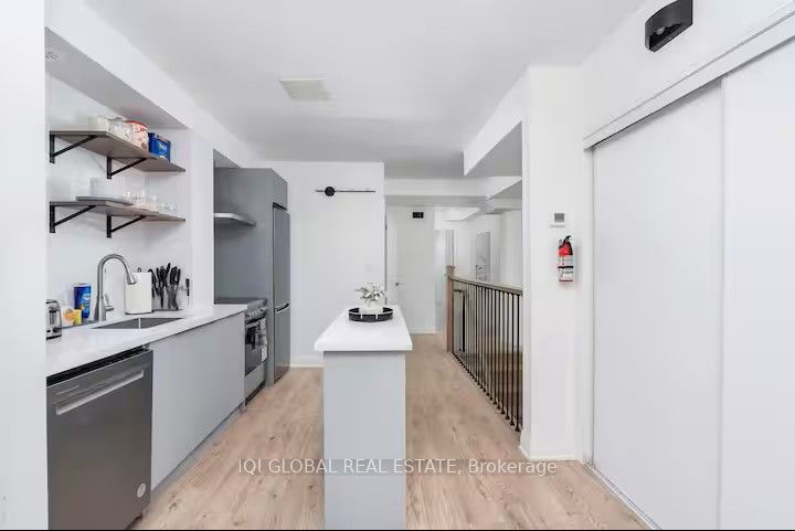 525 Ossington Avenue 2nd Floor, Toronto, ON M6G 3T3 photo 4
