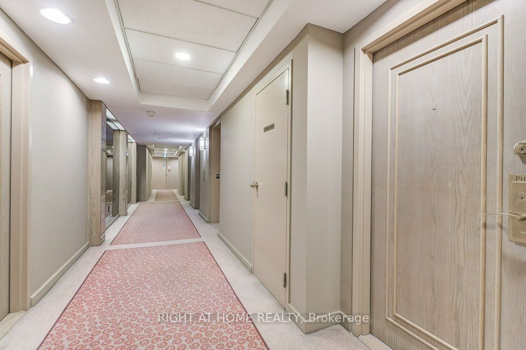 25 Grenville Street PH2, Toronto, ON M4Y 2X5 photo 5