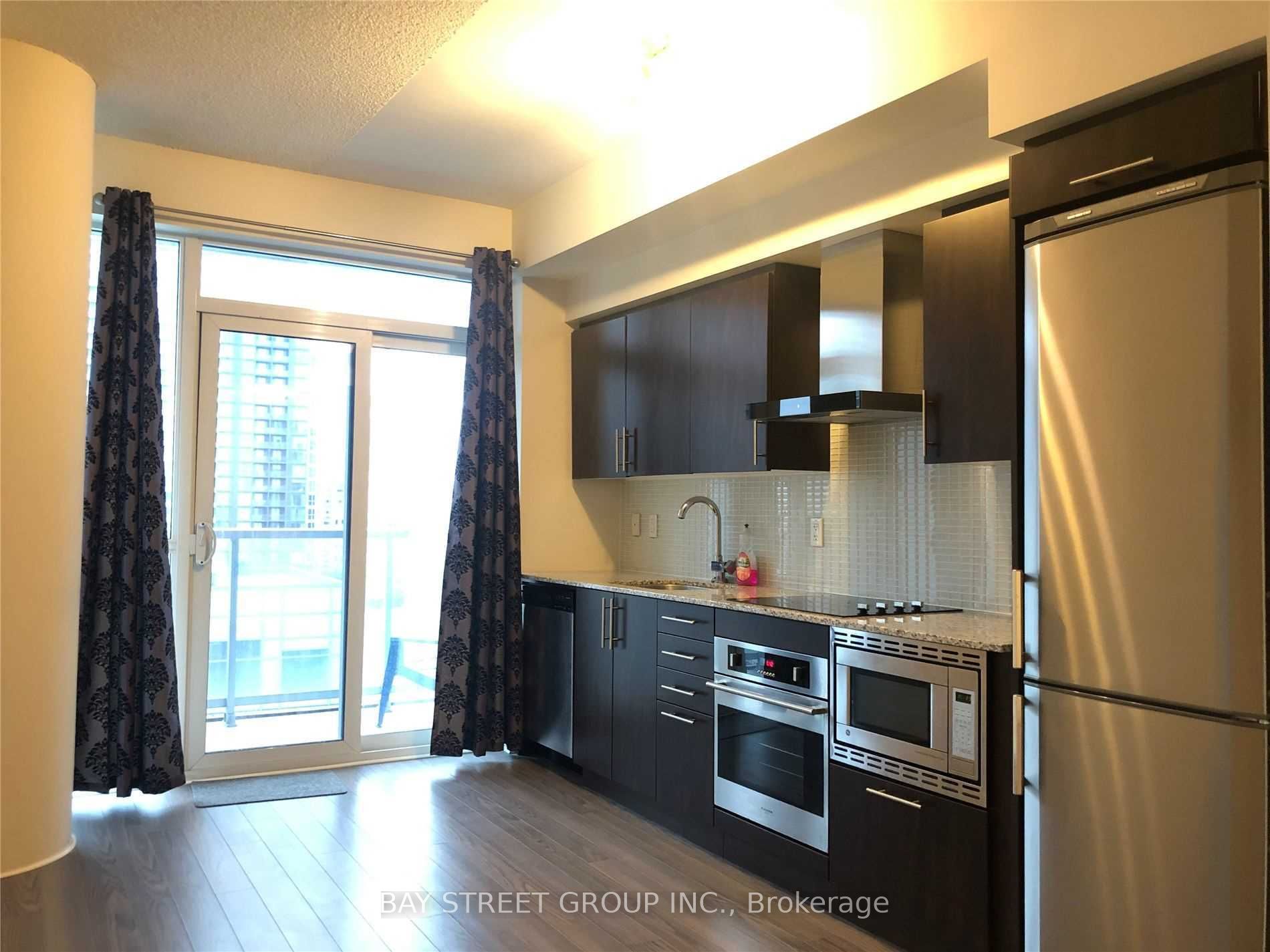 352 Front Street W 2217, Toronto, ON M5V 1B5 photo 5