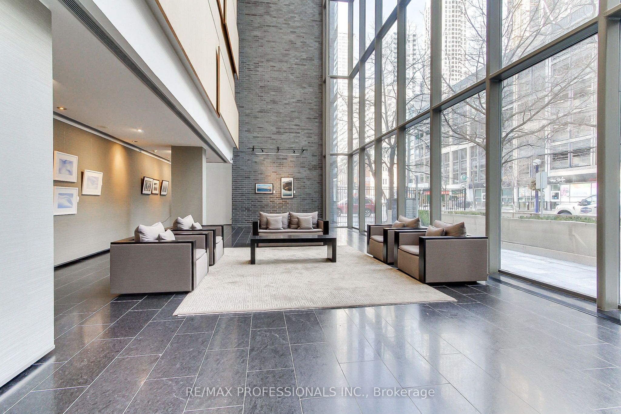33 Charles Street E 710, Toronto, ON M4Y 0A2 photo 3
