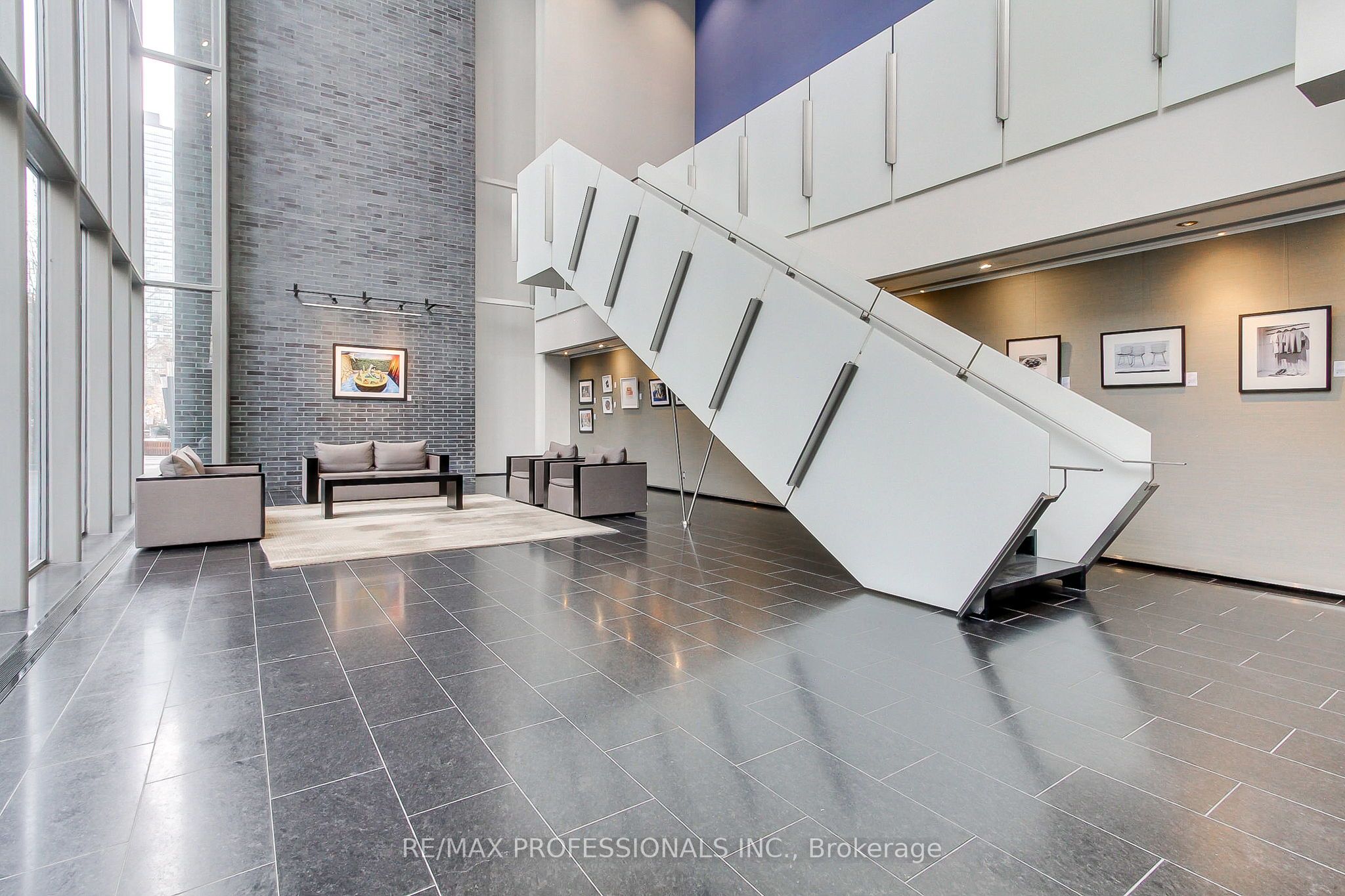 33 Charles Street E 710, Toronto, ON M4Y 0A2 photo 4