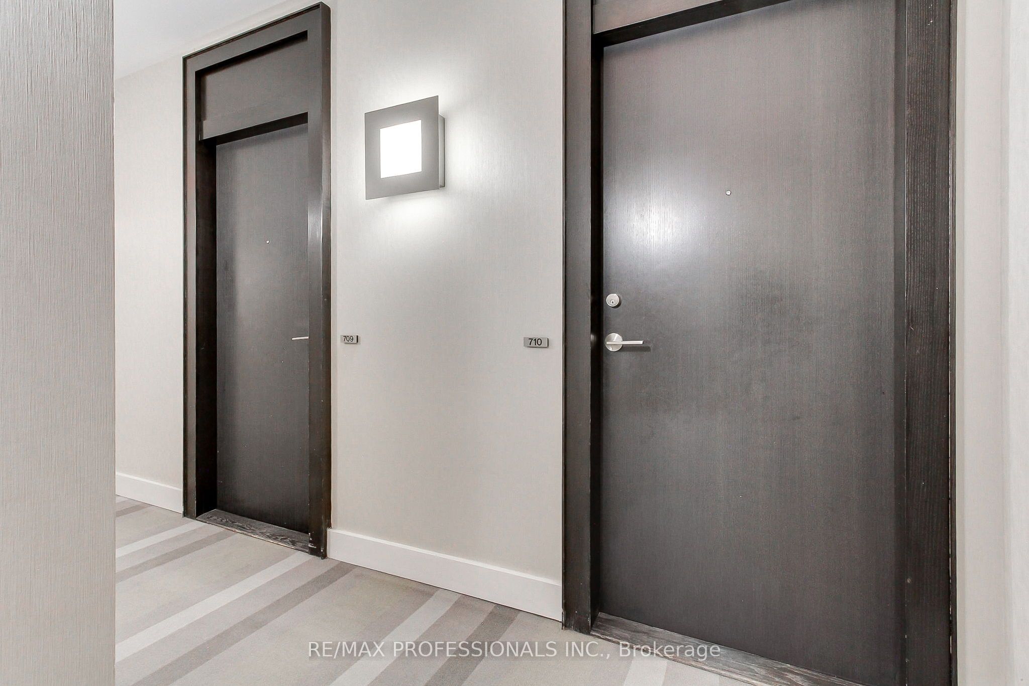 33 Charles Street E 710, Toronto, ON M4Y 0A2 photo 5