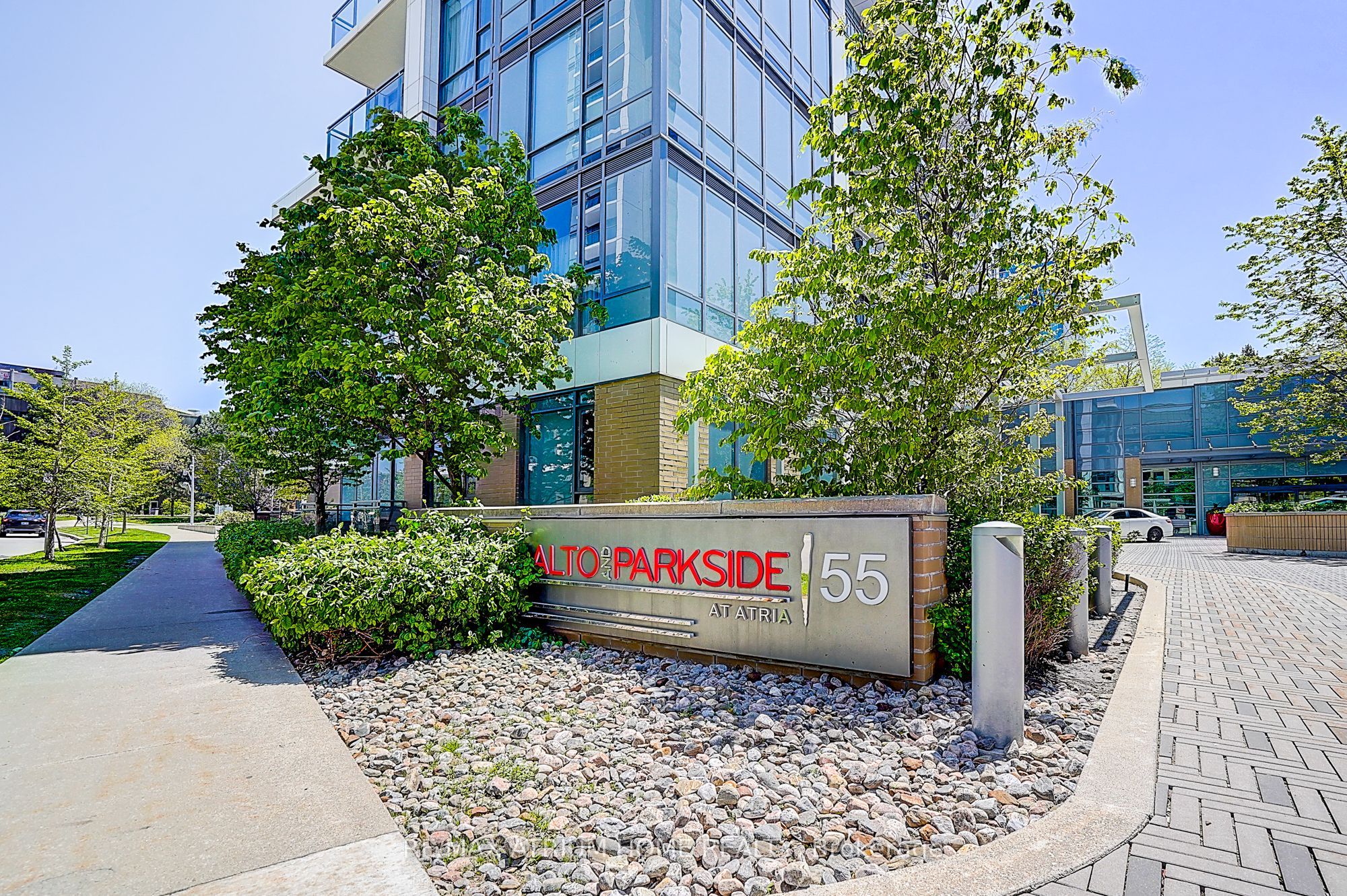 55 Ann O'reilly Road 810, Toronto, ON M2J 0E1