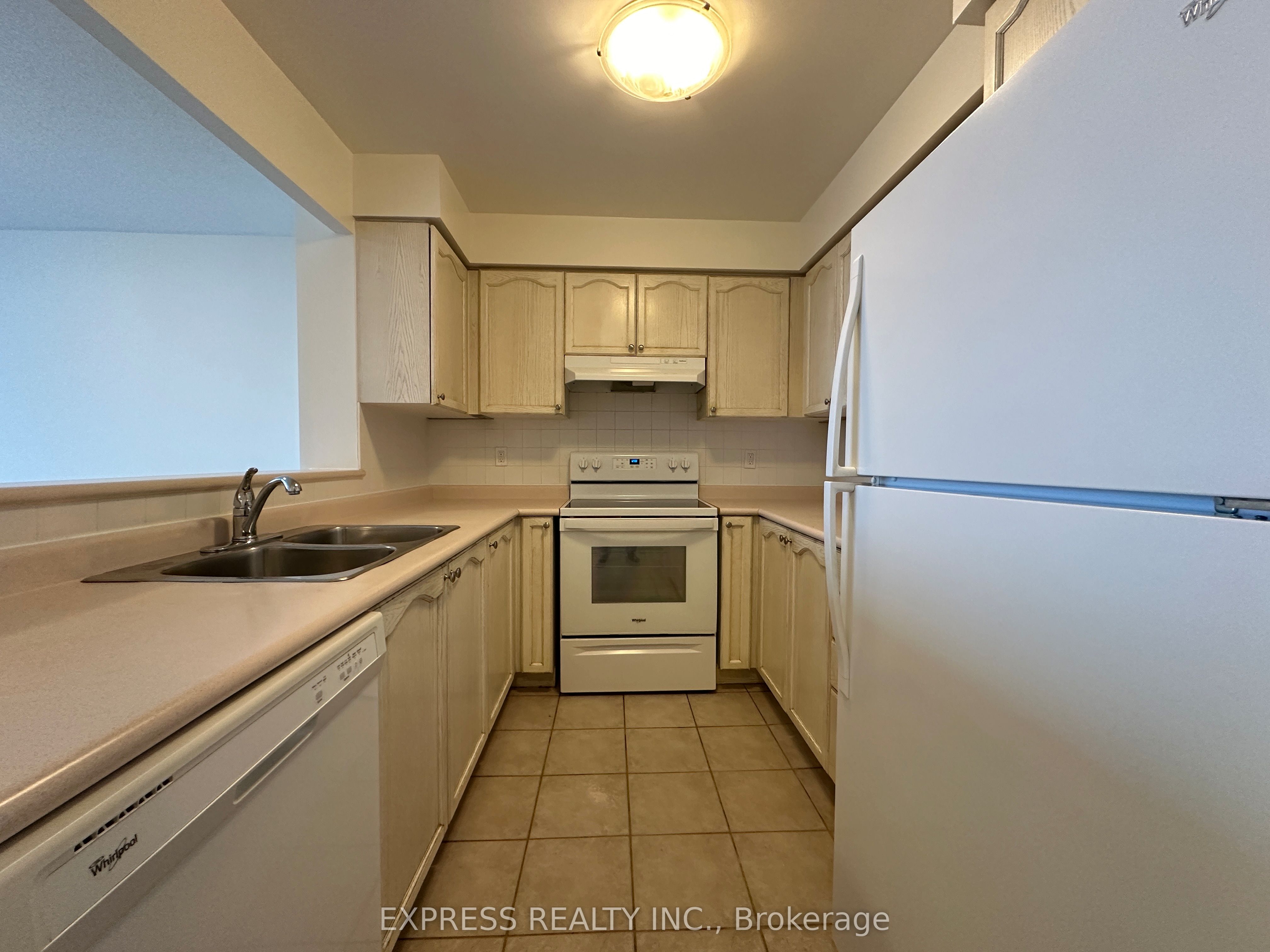 39 Pemberton Avenue Lph12, Toronto, ON M2M 4L6 photo 3