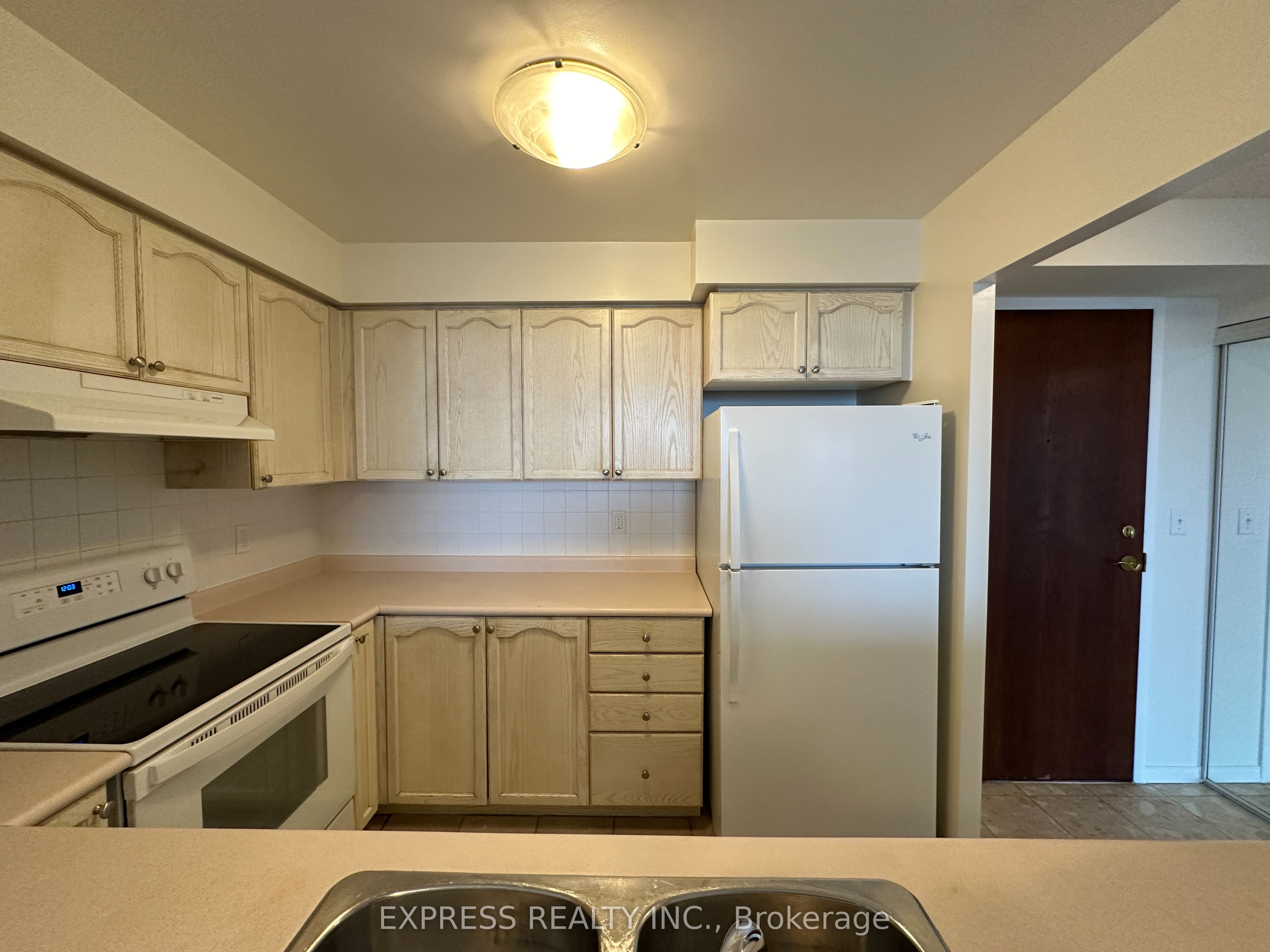 39 Pemberton Avenue Lph12, Toronto, ON M2M 4L6 photo 4