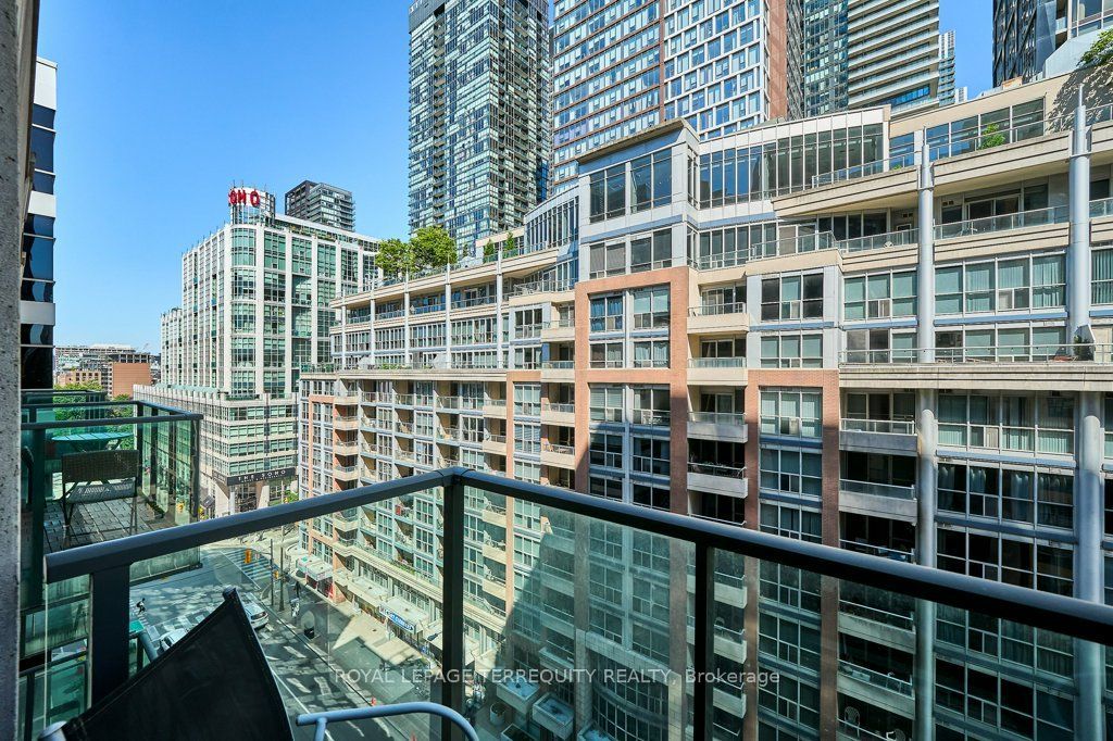 263 Wellington Street W 903, Toronto, ON M5V 3E6 photo 3