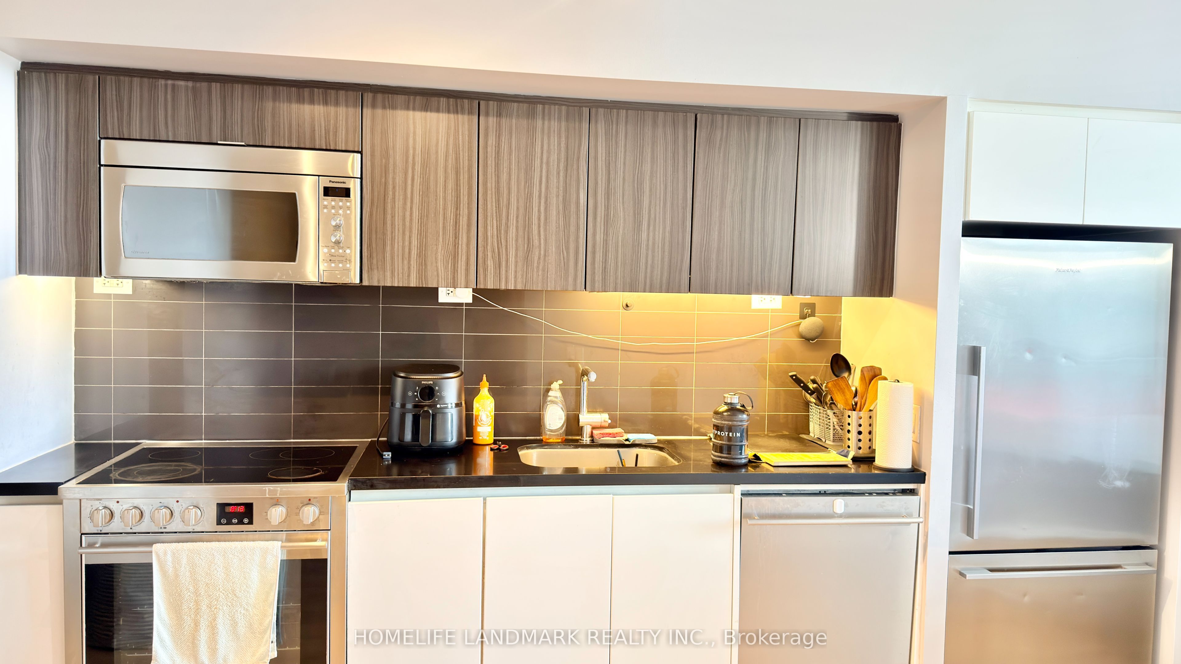 85 Queens Wharf Road 703, Toronto, ON M5V 0J9 photo 2