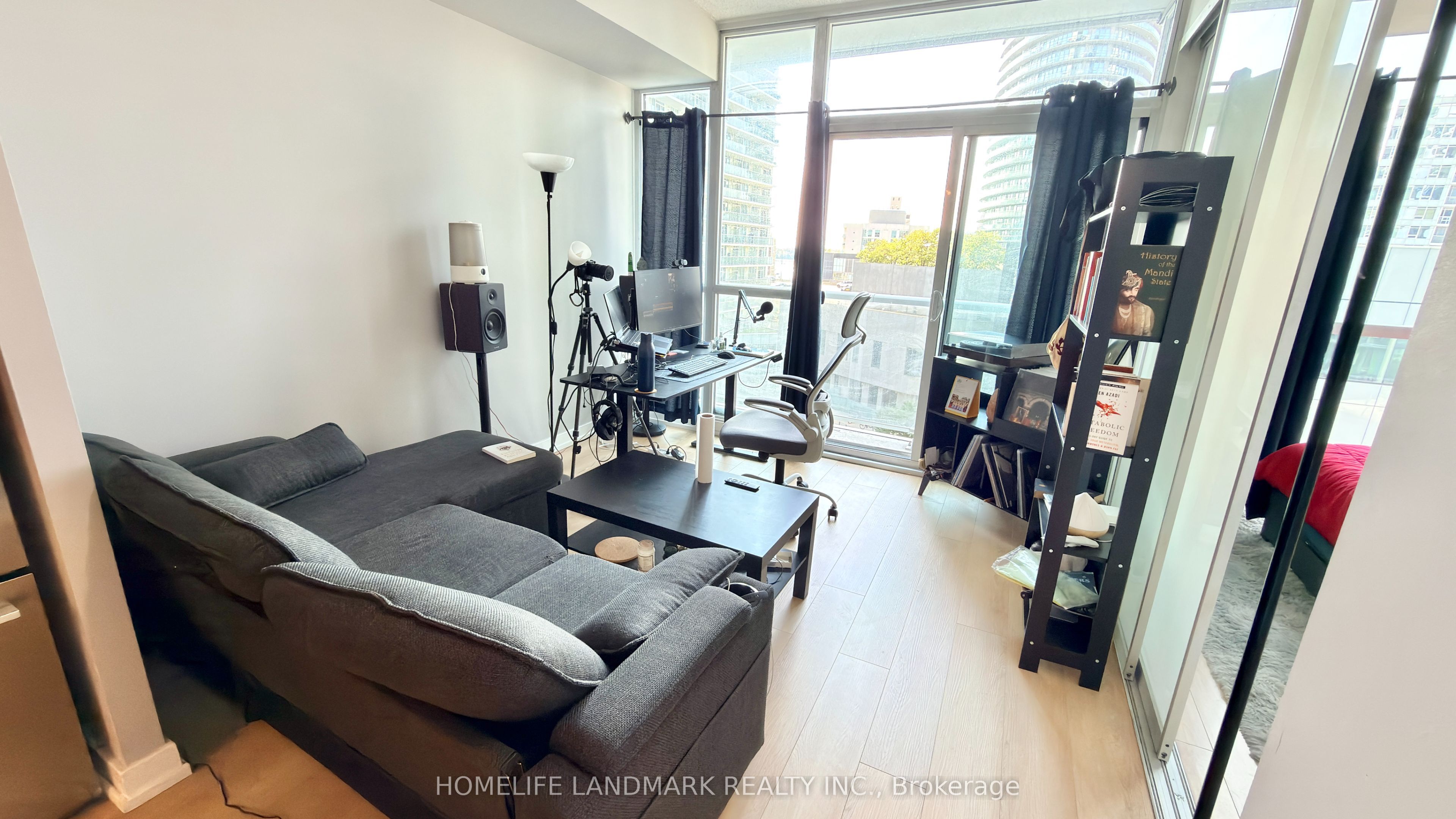 85 Queens Wharf Road 703, Toronto, ON M5V 0J9 photo 3