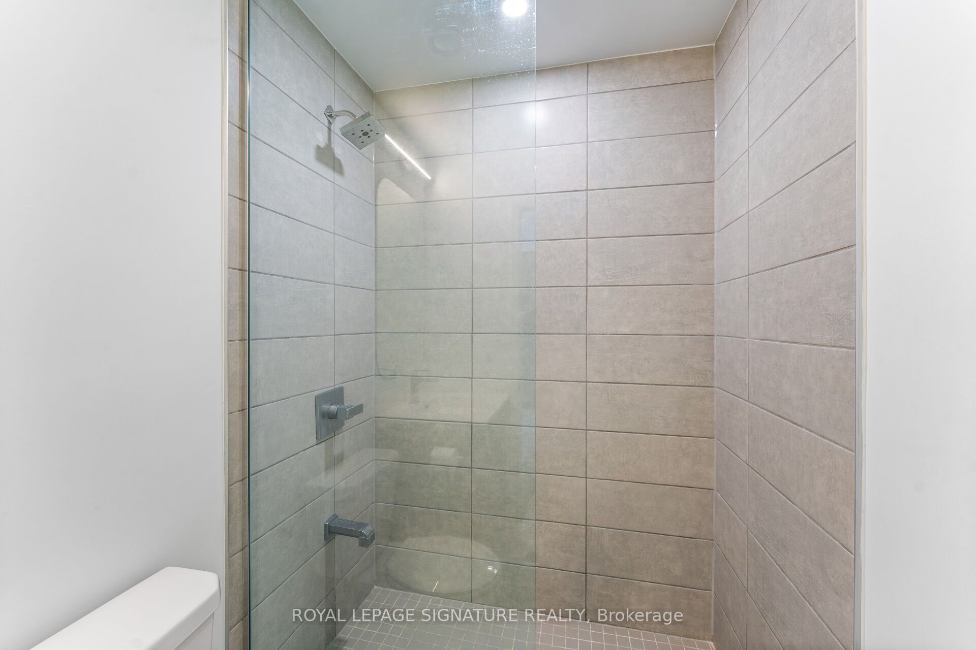 15 Richardson Street 1304, Toronto, ON M5A 0Y5 photo 5