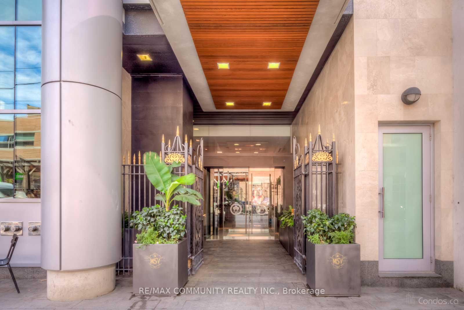 375 King Street W 1708, Toronto, ON M5V 1K1 photo 4