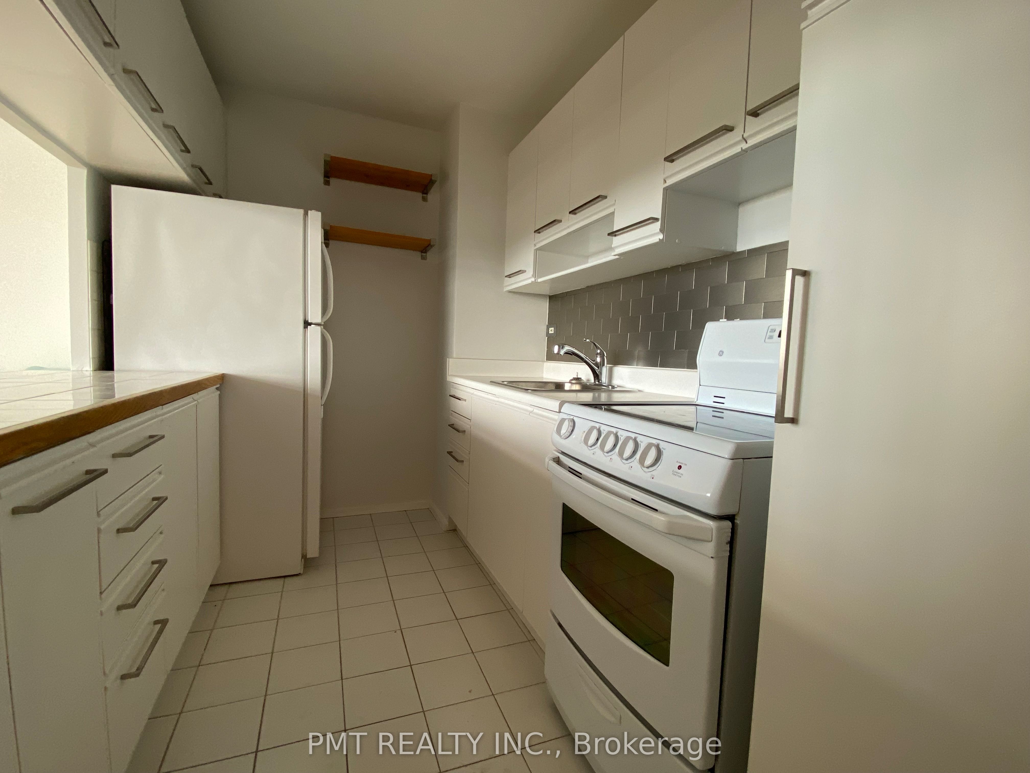 580 Christie Street 606, Toronto, ON M6G 3E3 photo 2