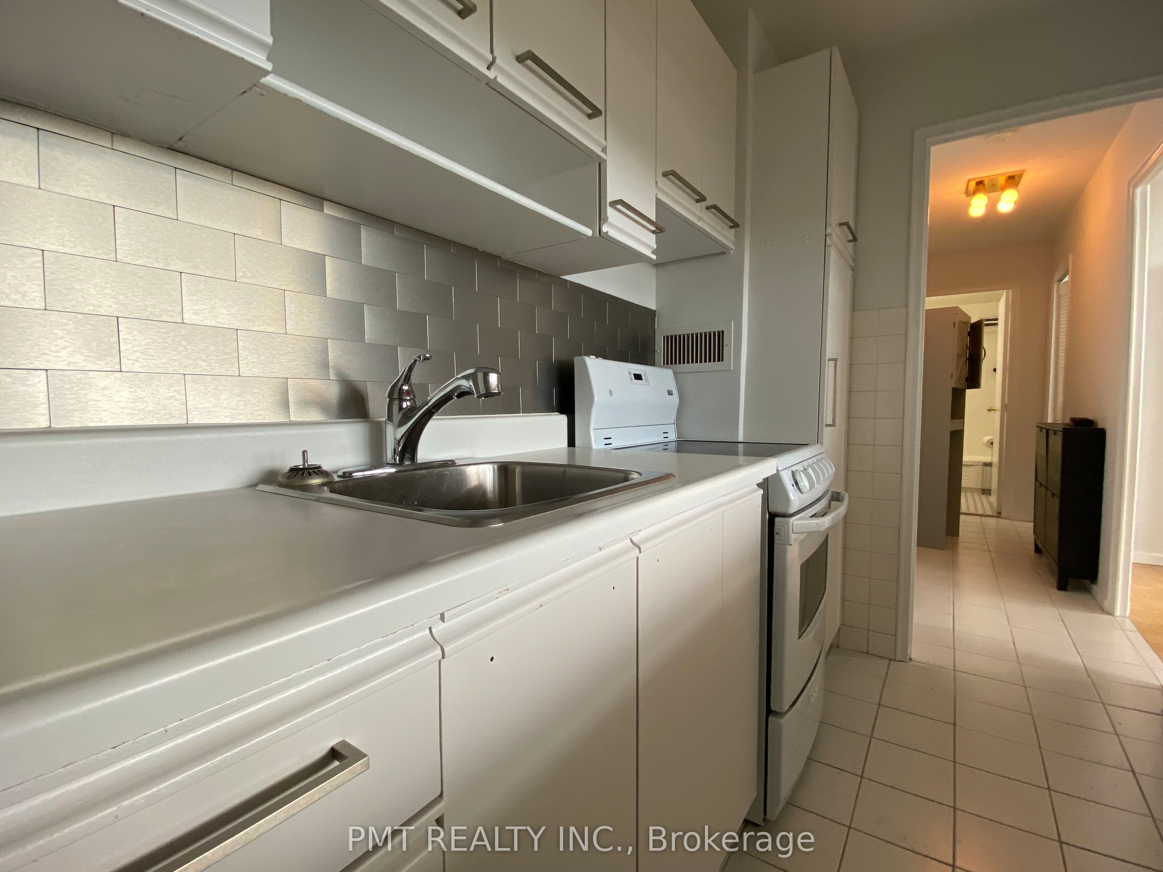 580 Christie Street 606, Toronto, ON M6G 3E3 photo 4