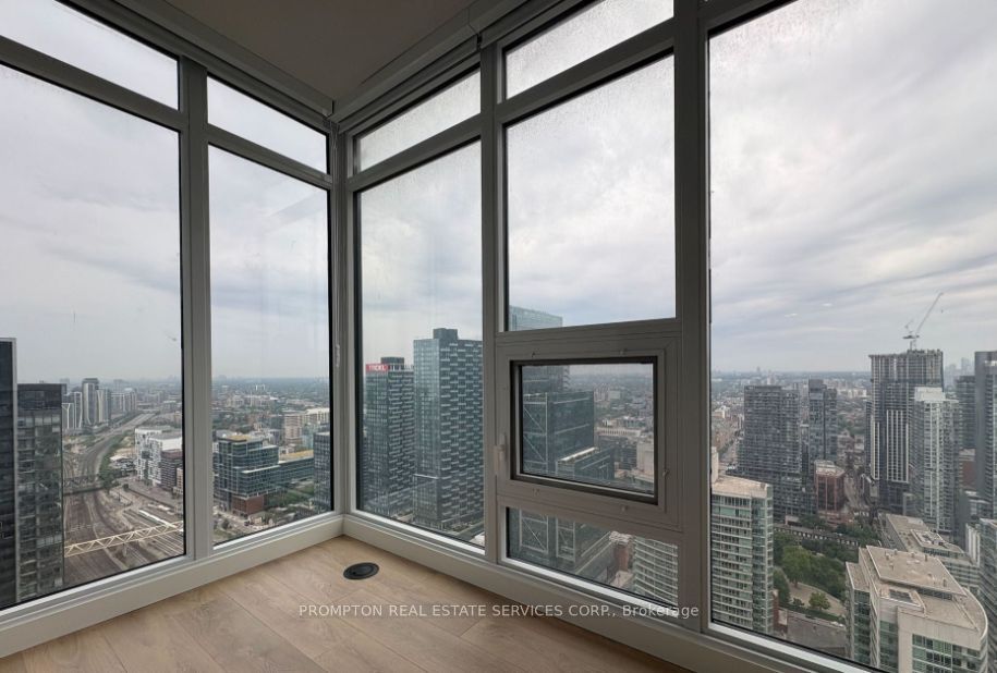 1 Concord Cityplace Way 5111, Toronto, ON M5V 0X3 photo 3