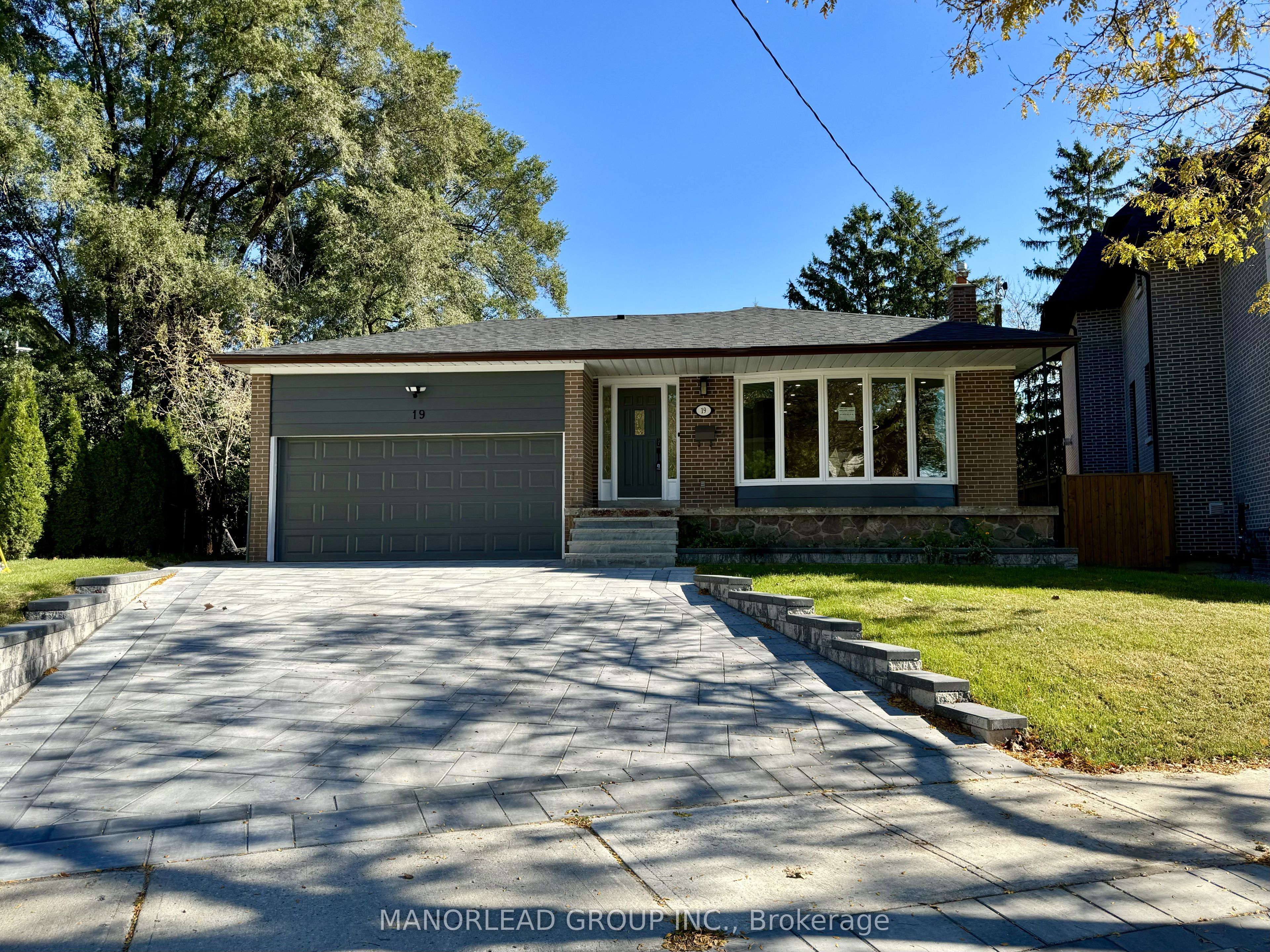 19 Waring Court Upper, Toronto, ON M2N 4G6