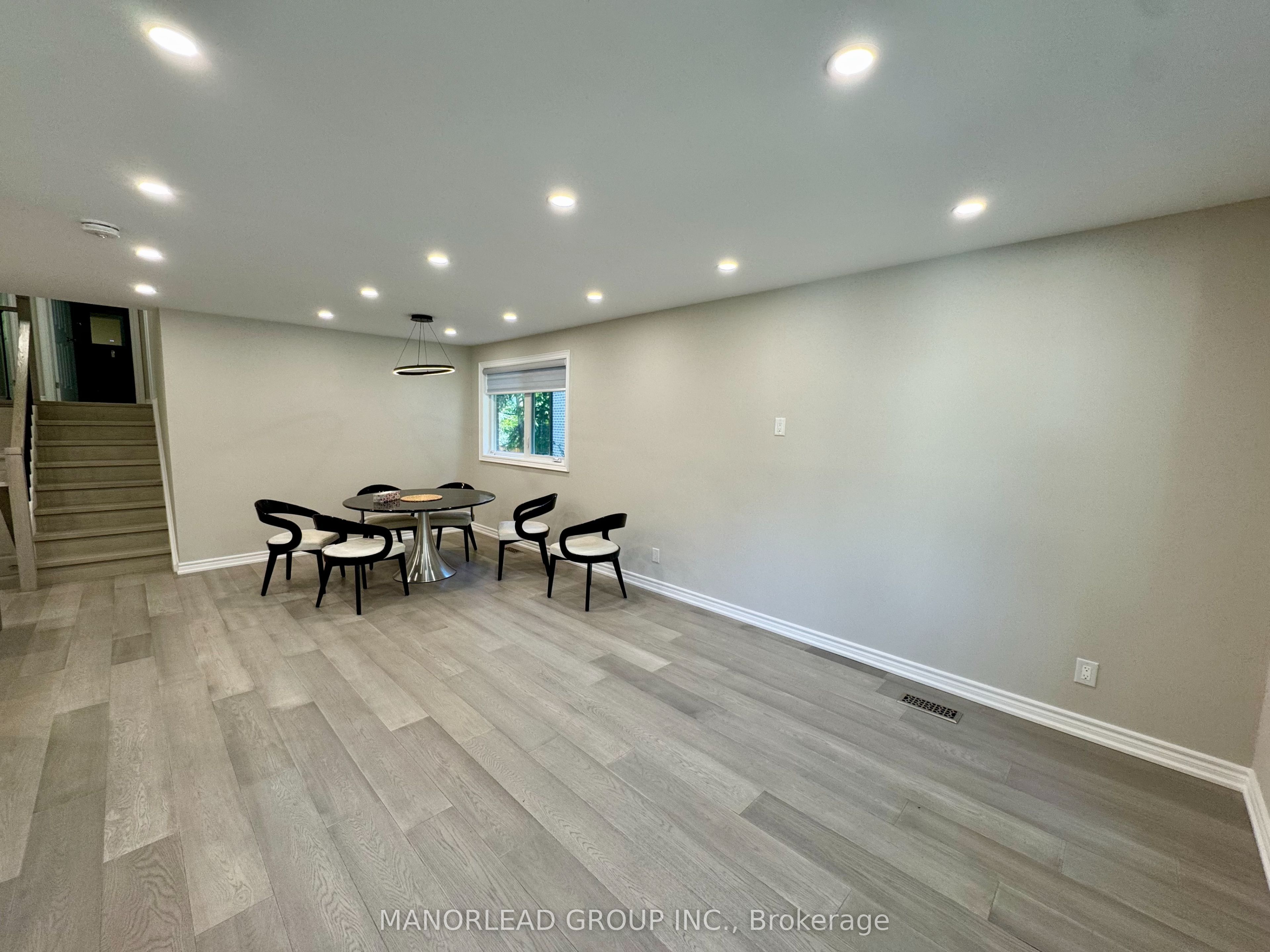 19 Waring Court Upper, Toronto, ON M2N 4G6 photo 2