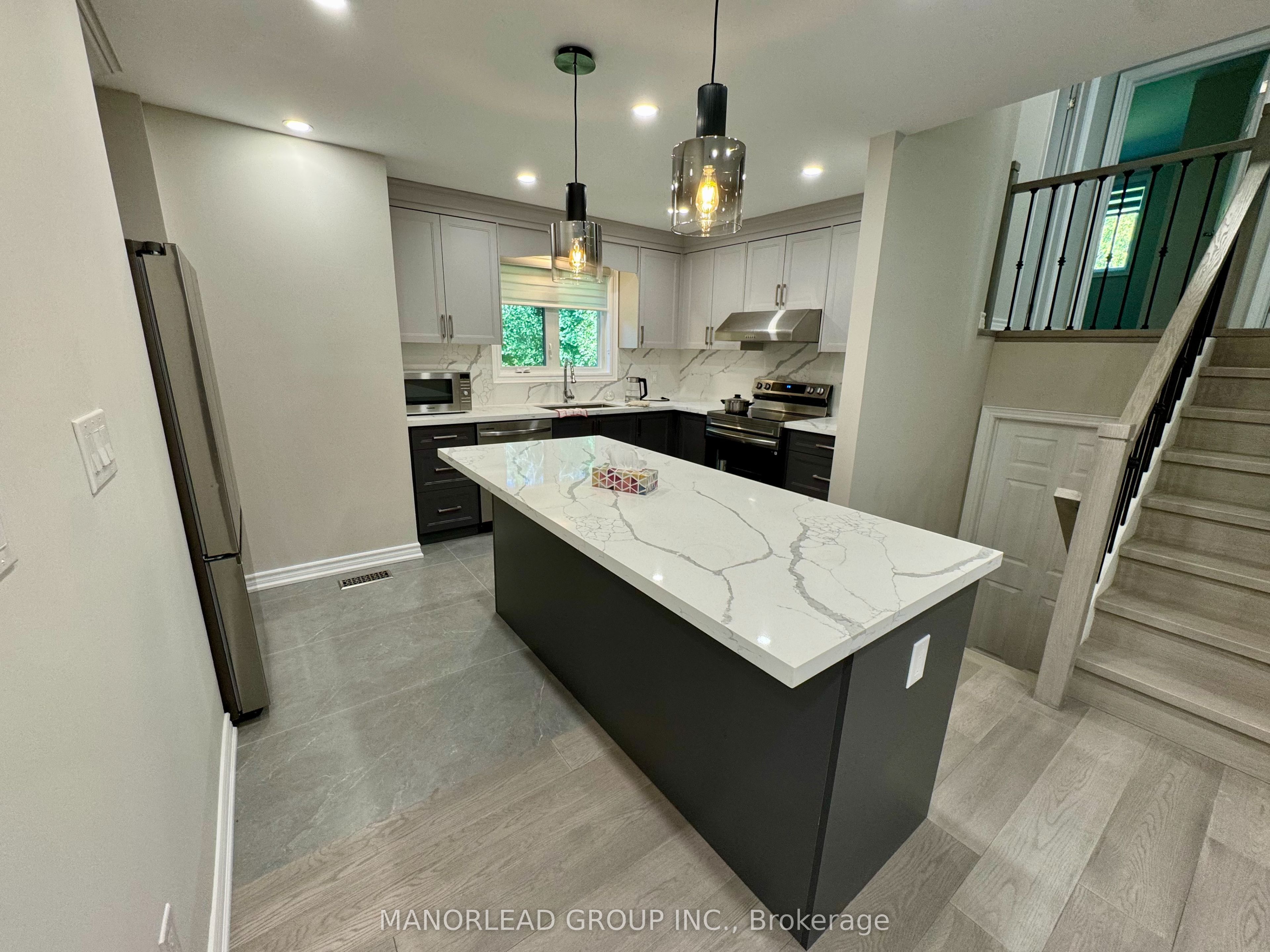 19 Waring Court Upper, Toronto, ON M2N 4G6 photo 3